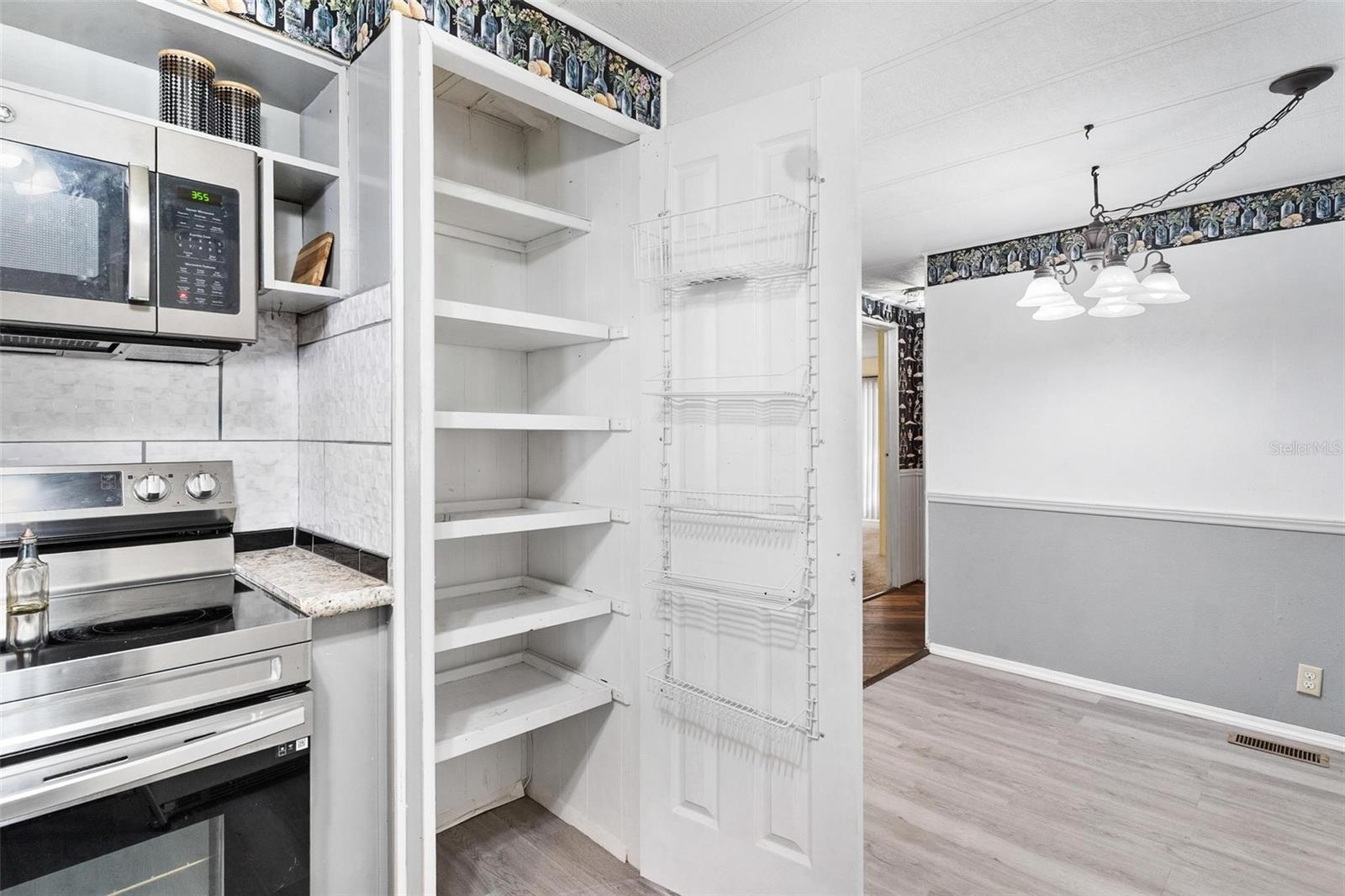 Image 19 of 53 For 304 Ivanhoe Circle