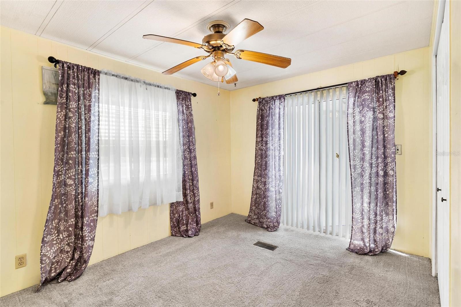 Image 22 of 53 For 304 Ivanhoe Circle