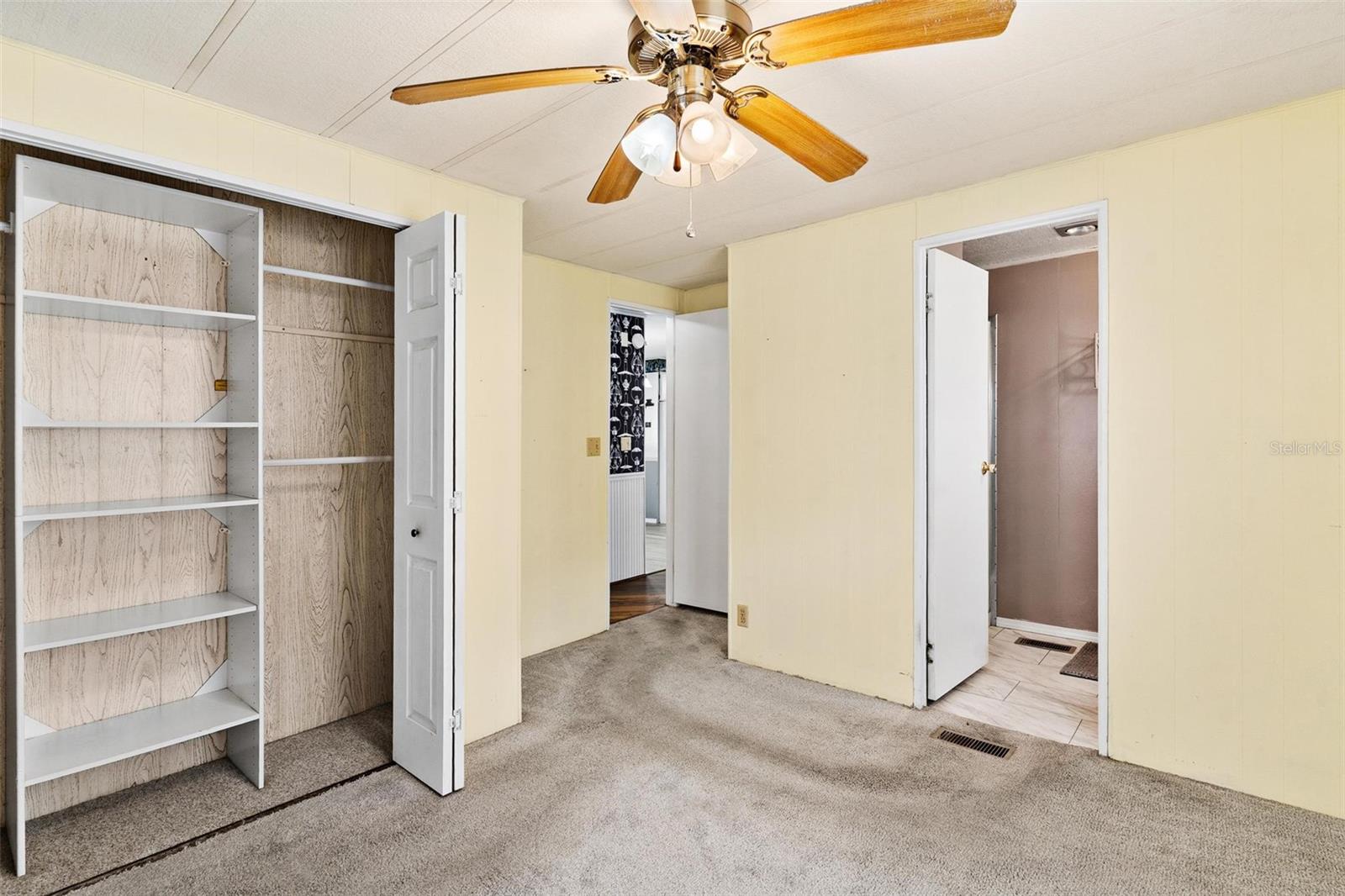 Image 26 of 53 For 304 Ivanhoe Circle