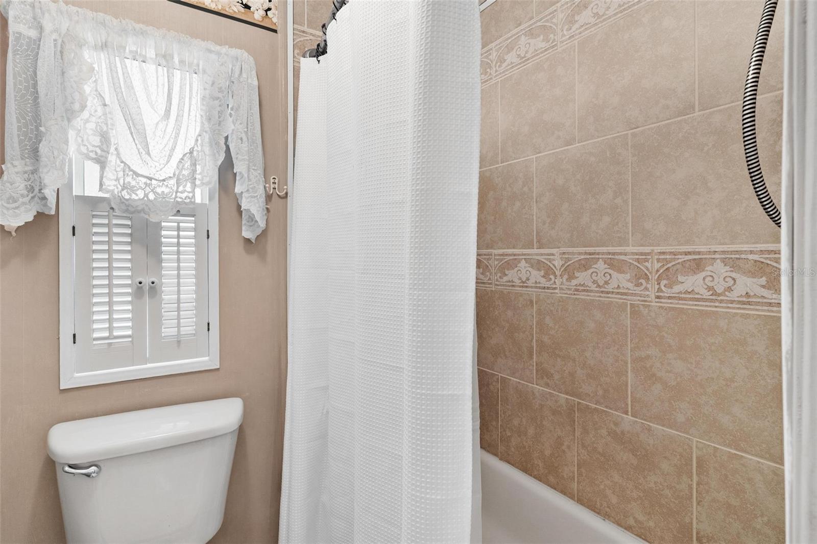 Image 28 of 53 For 304 Ivanhoe Circle