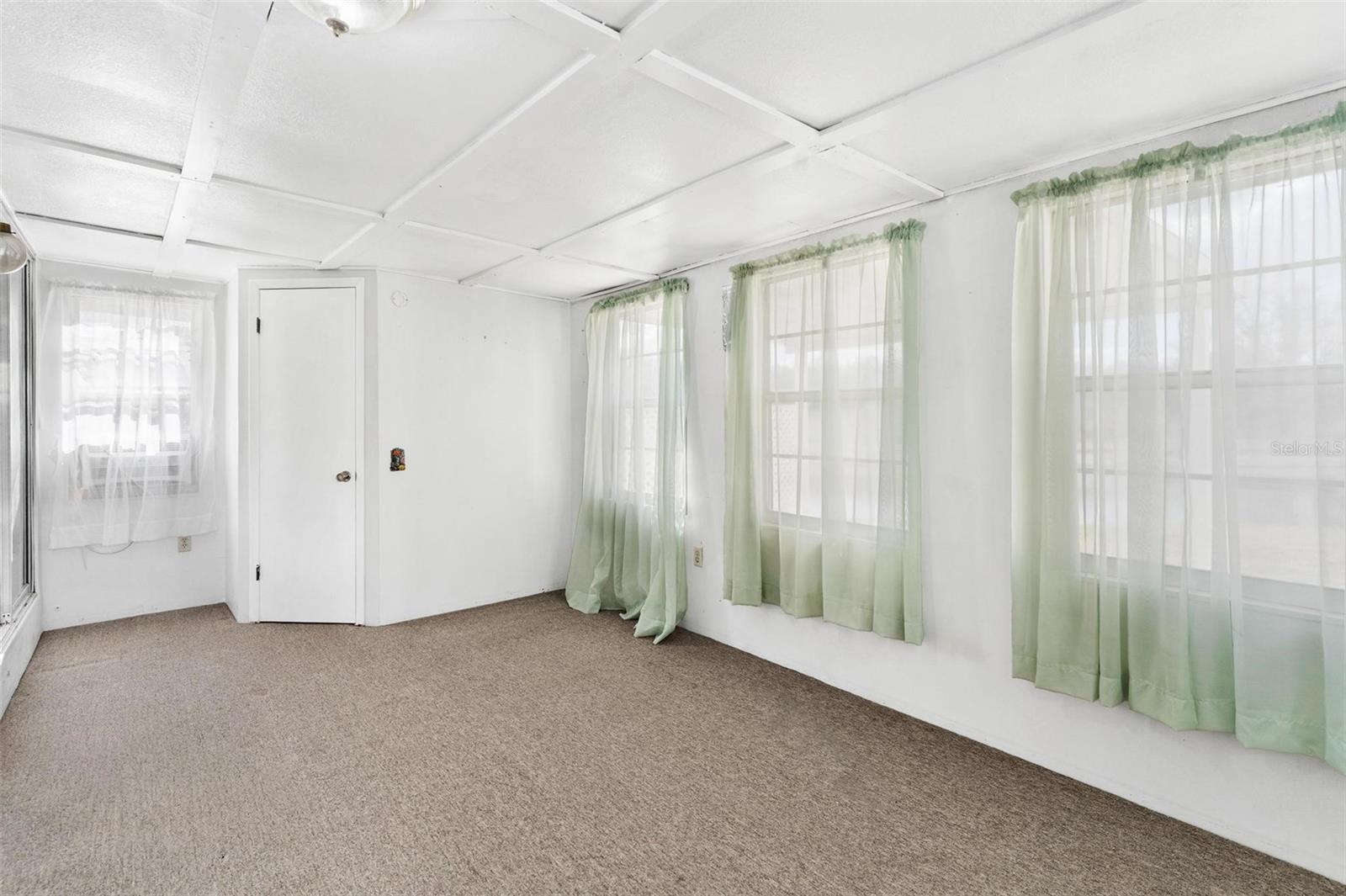 Image 31 of 53 For 304 Ivanhoe Circle