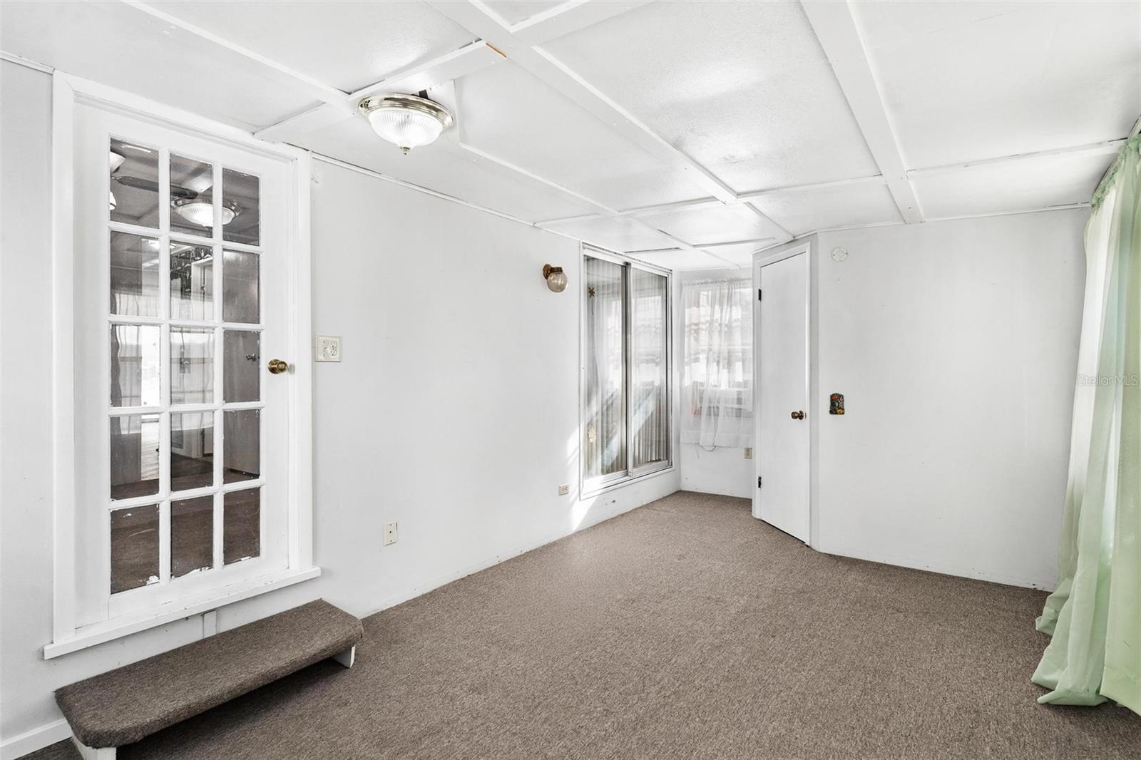 Image 33 of 53 For 304 Ivanhoe Circle