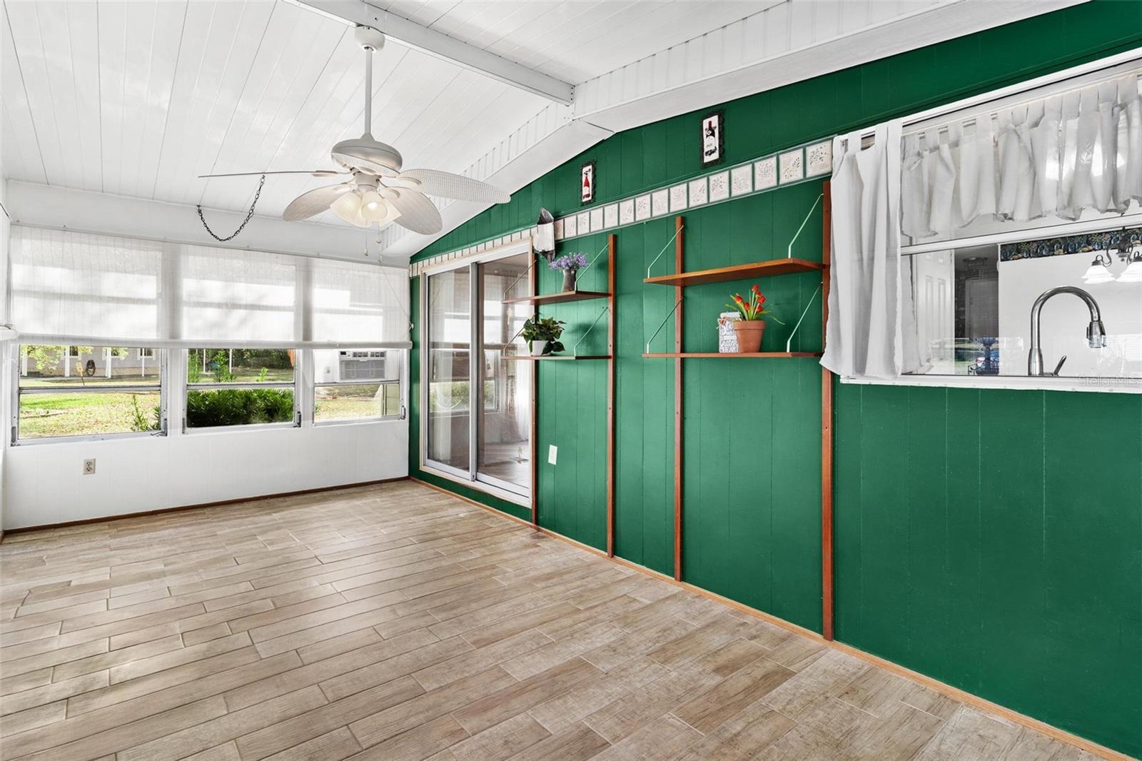 Image 36 of 53 For 304 Ivanhoe Circle