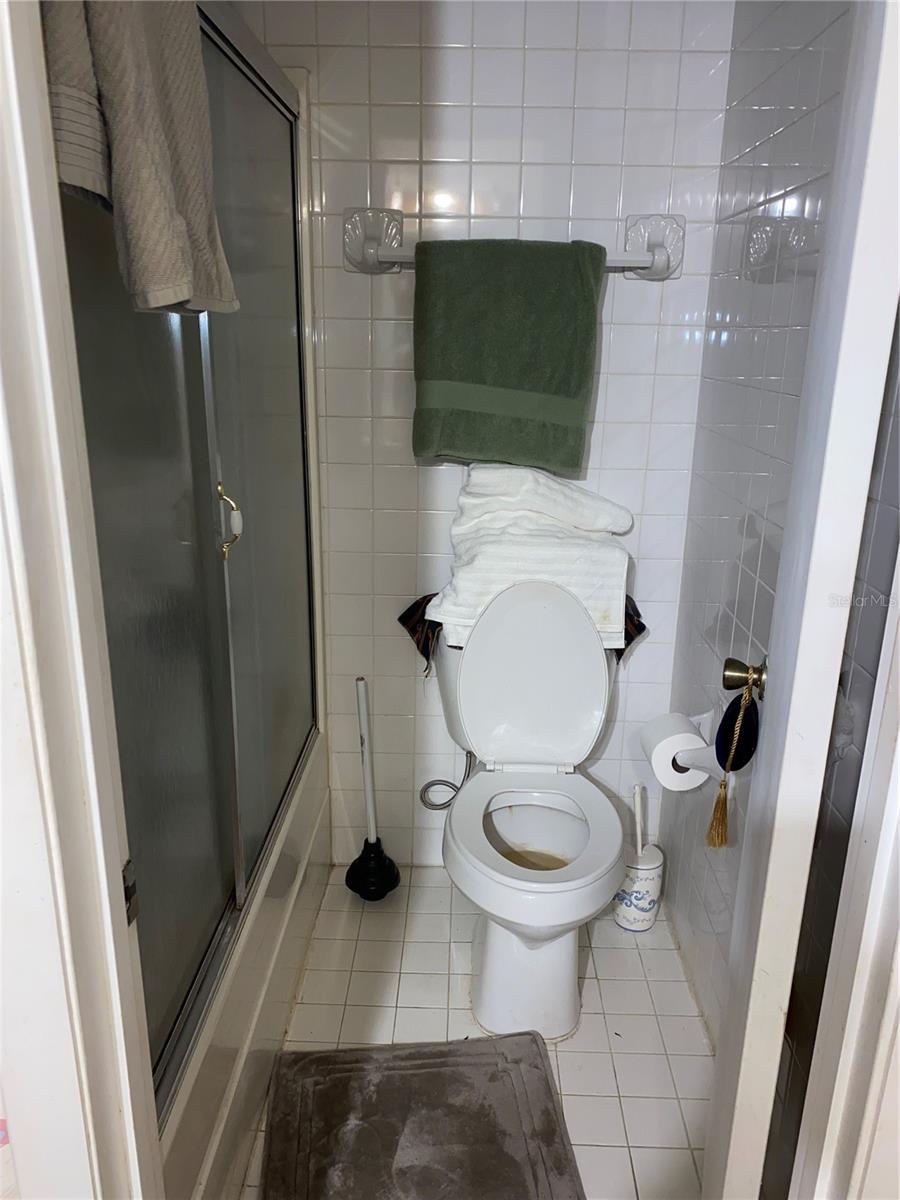 Image 16 of 21 For 1050 Cr 482d