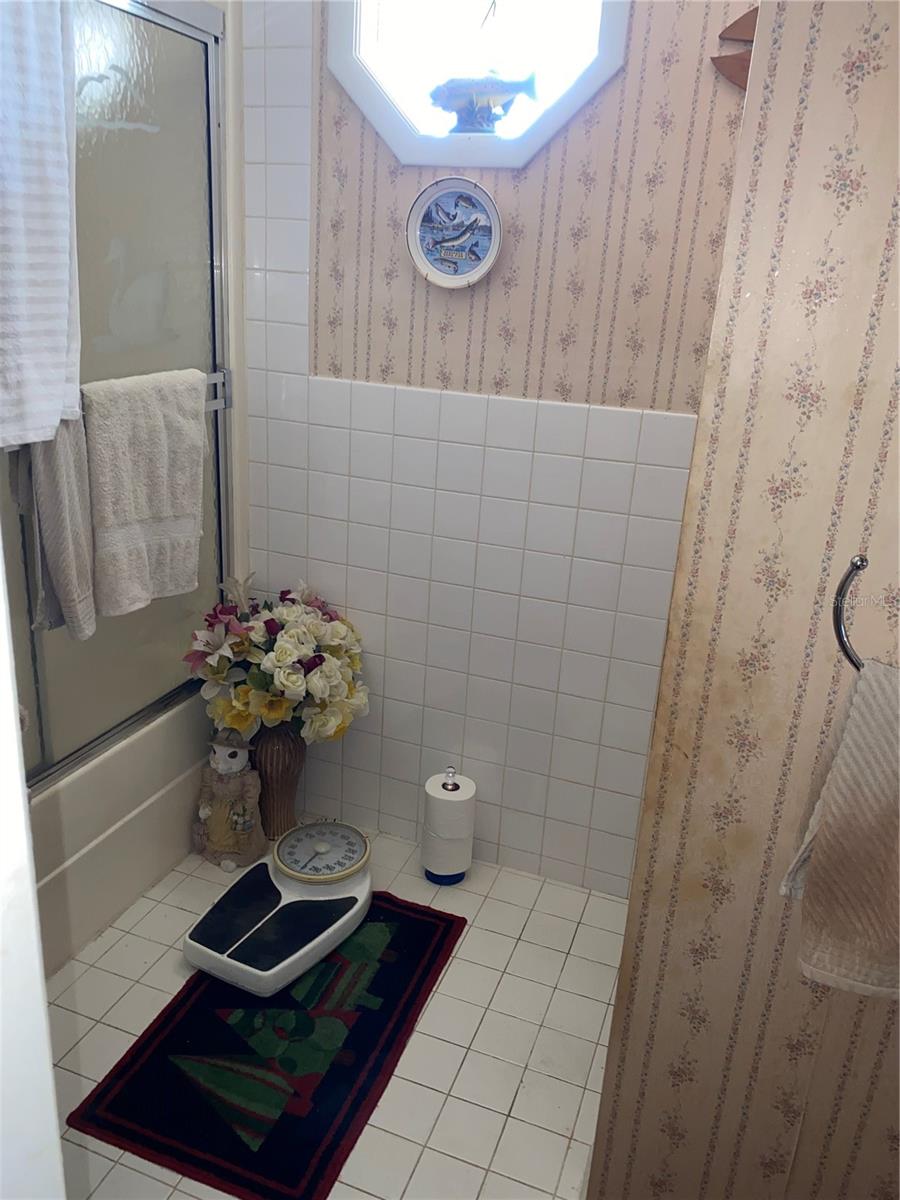 Image 9 of 21 For 1050 Cr 482d