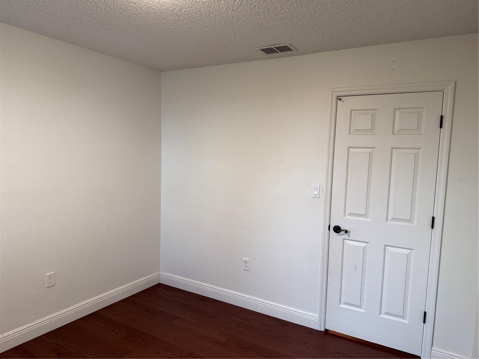 Image 11 of 24 For 1410 Plymouth Avenue