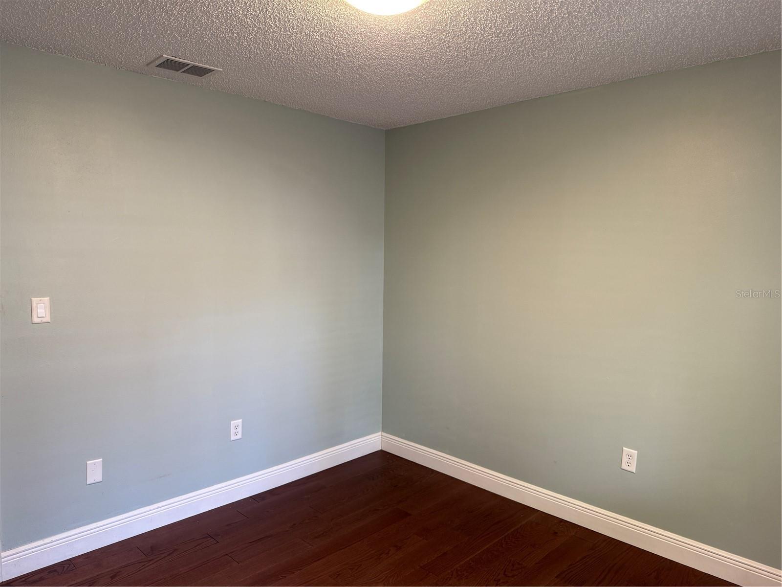 Image 14 of 24 For 1410 Plymouth Avenue