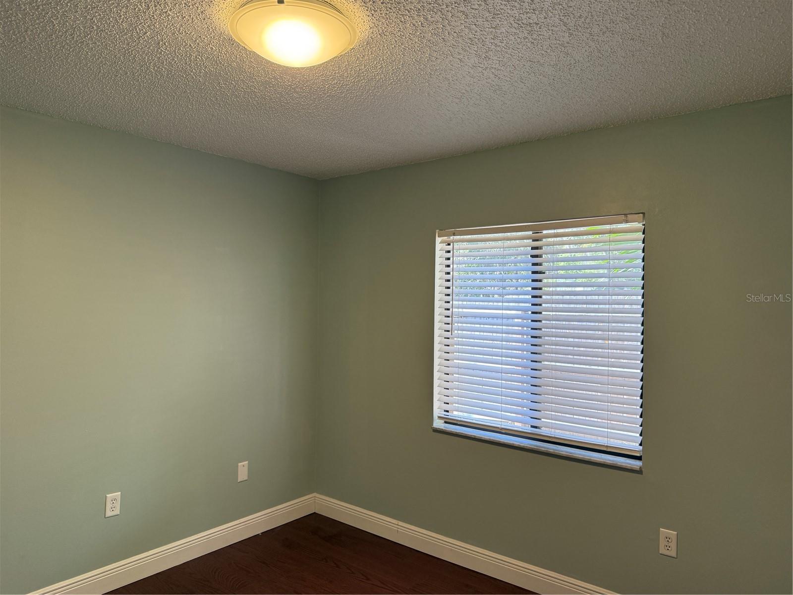 Image 16 of 24 For 1410 Plymouth Avenue