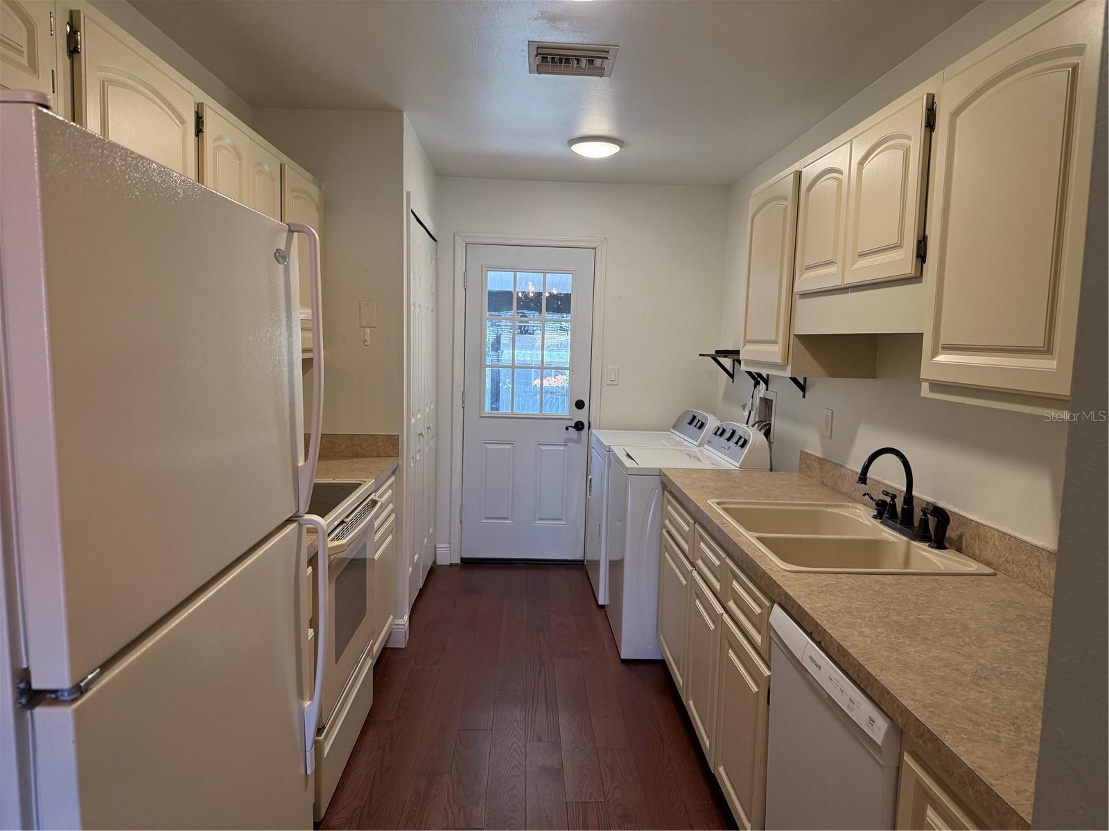 Image 19 of 24 For 1410 Plymouth Avenue