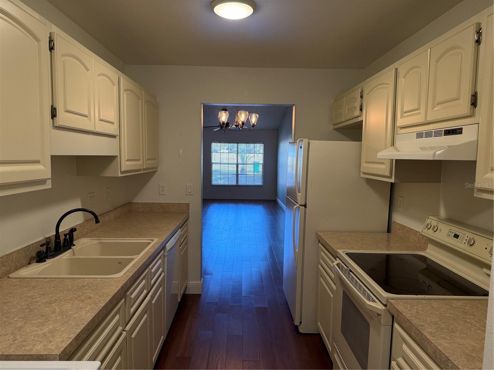 Image 21 of 24 For 1410 Plymouth Avenue