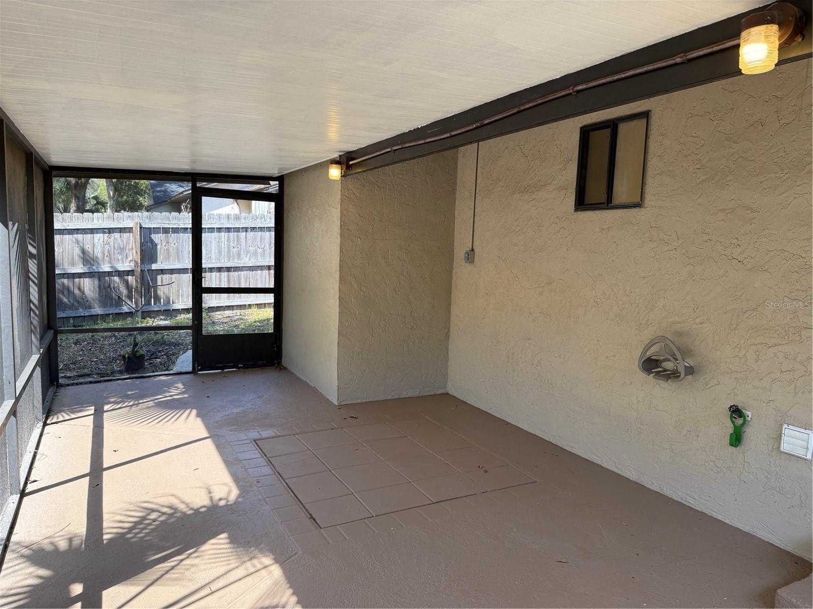 Image 22 of 24 For 1410 Plymouth Avenue