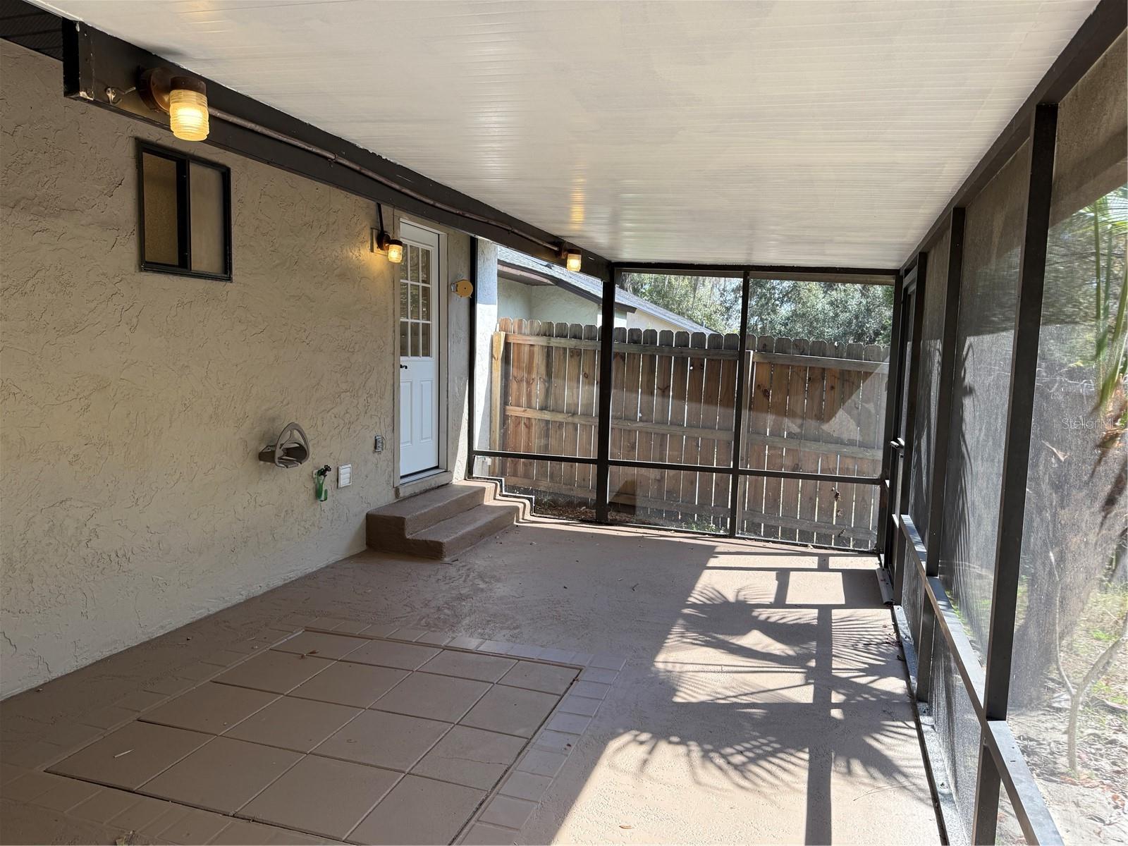 Image 23 of 24 For 1410 Plymouth Avenue