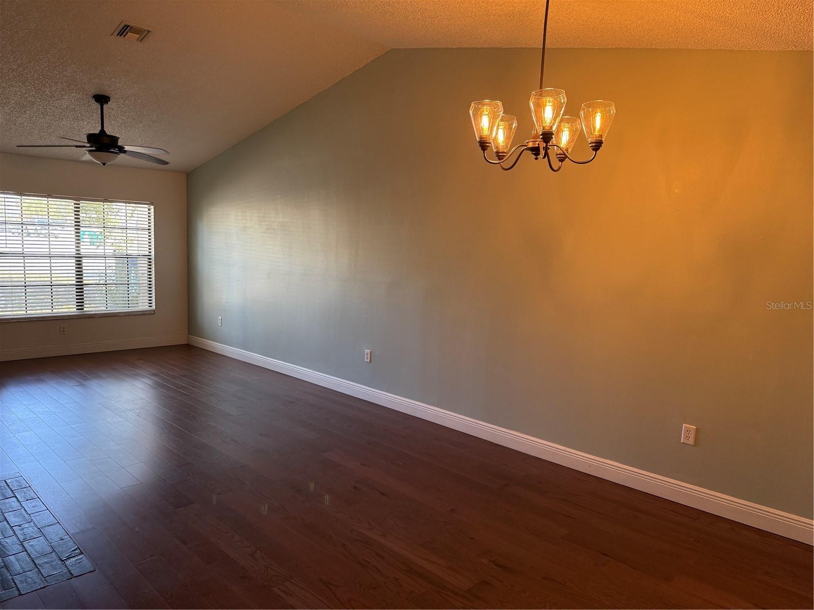 Image 4 of 24 For 1410 Plymouth Avenue