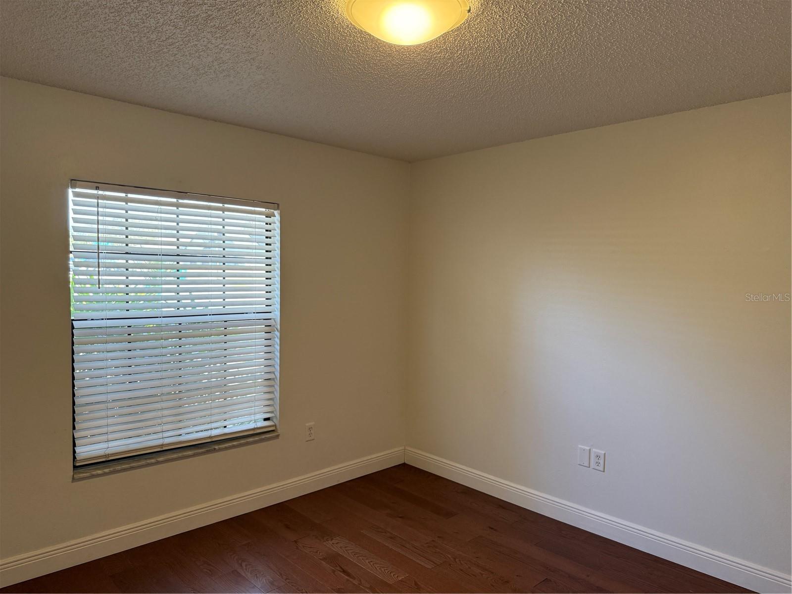 Image 6 of 24 For 1410 Plymouth Avenue