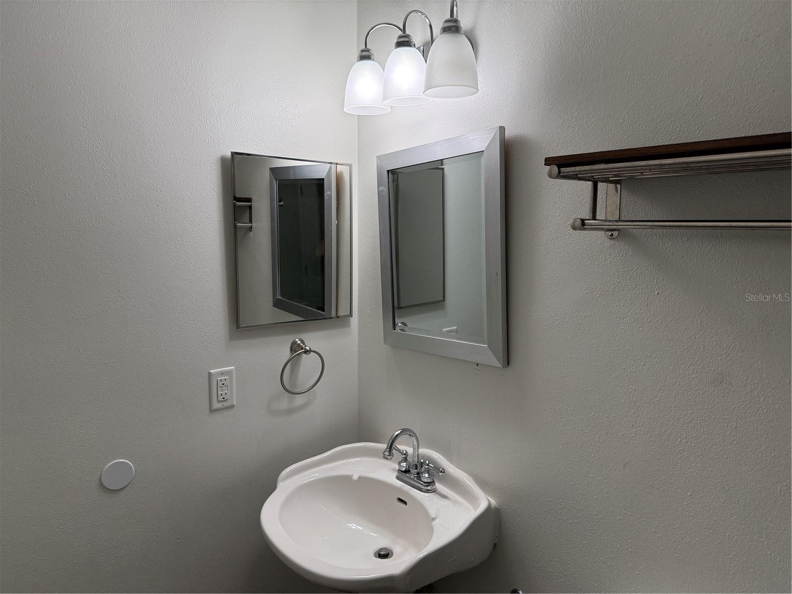 Image 7 of 24 For 1410 Plymouth Avenue