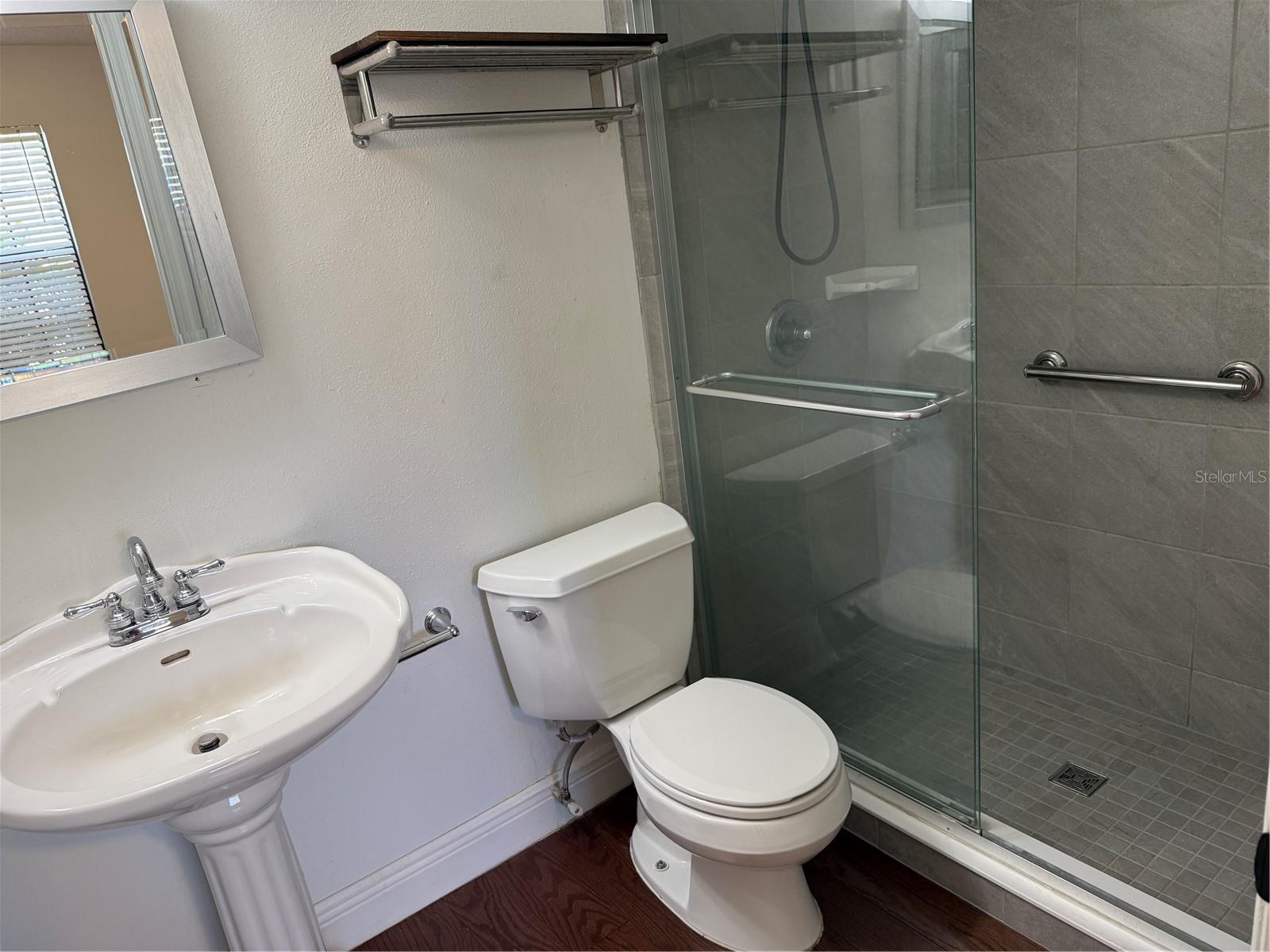 Image 8 of 24 For 1410 Plymouth Avenue