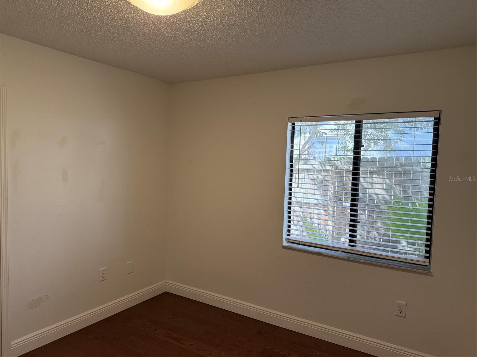 Image 9 of 24 For 1410 Plymouth Avenue