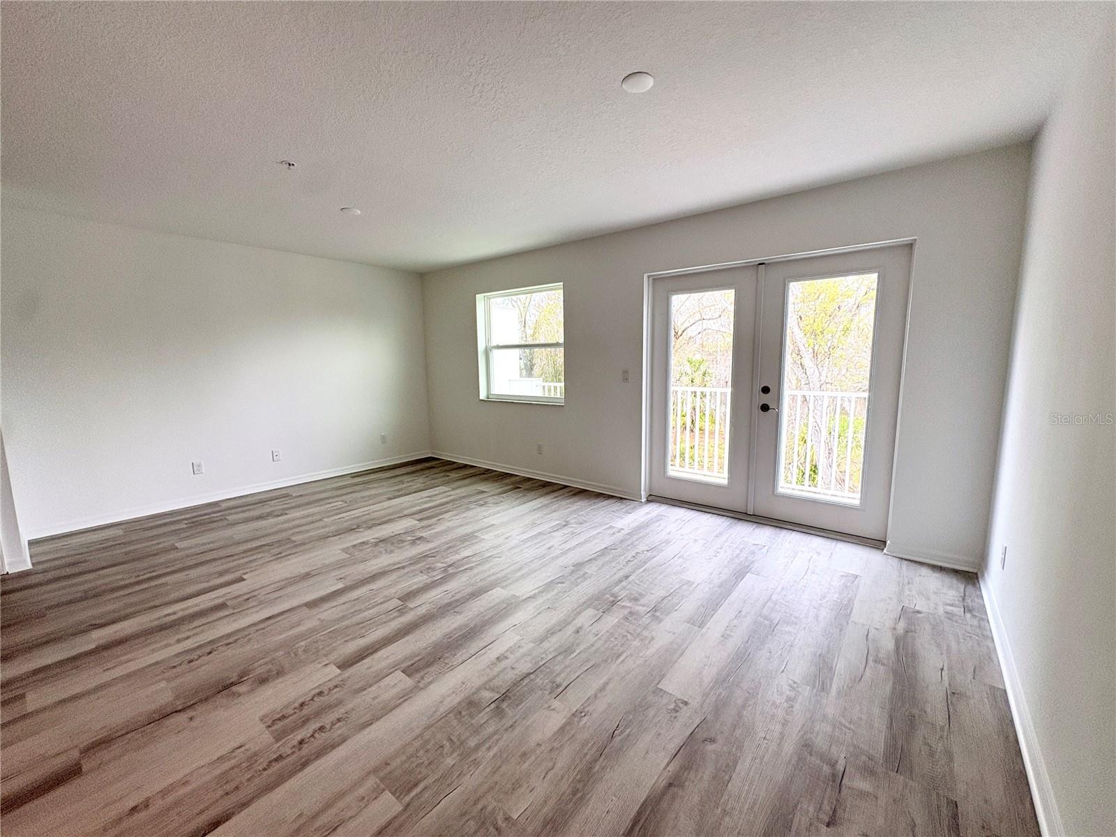 Image 8 of 11 For 2527 6th Avenue Drive E