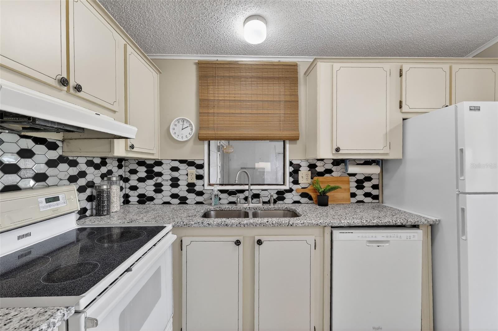 Image 17 of 43 For 953 Orchid Street