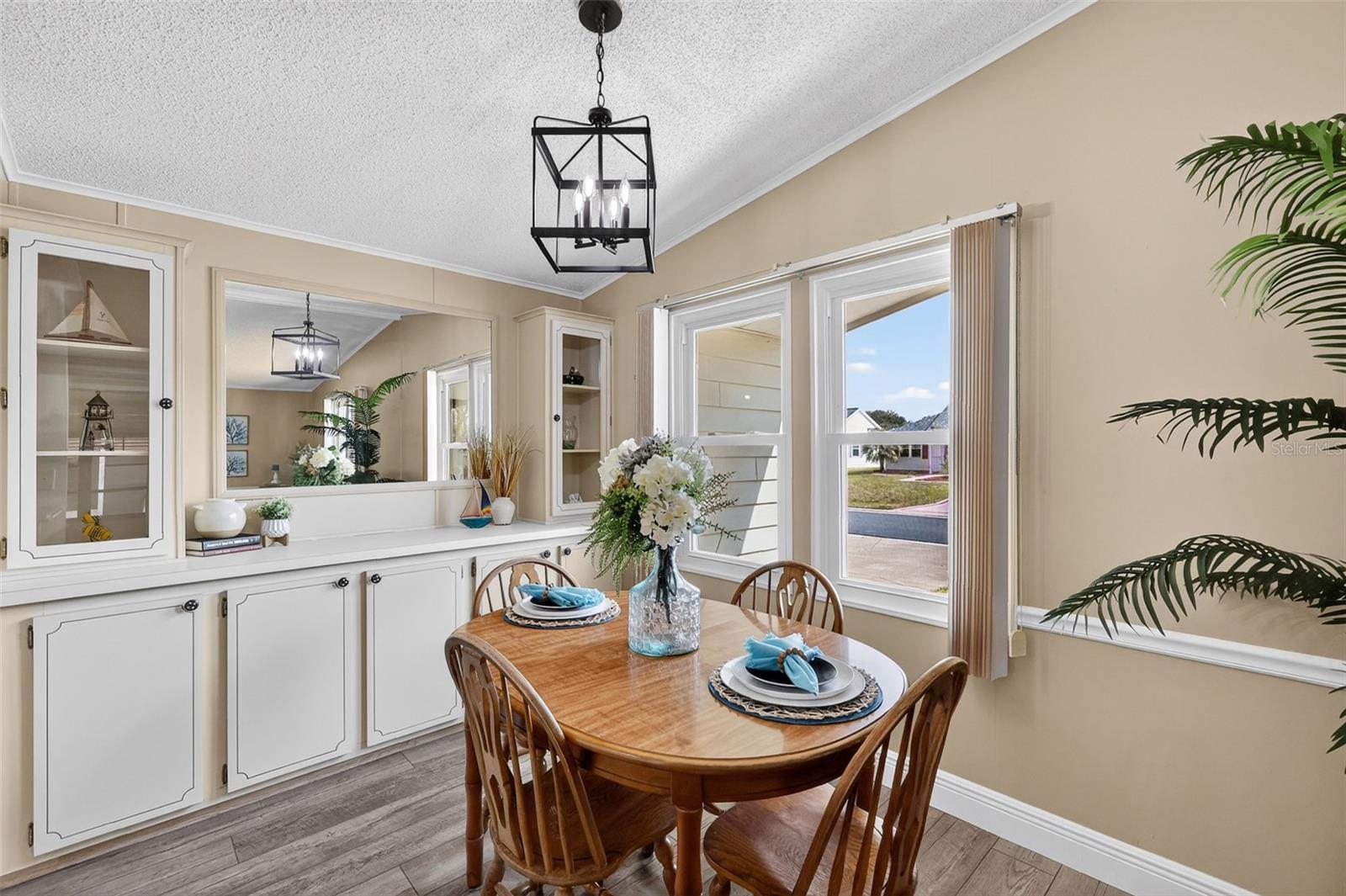 Image 7 of 43 For 953 Orchid Street