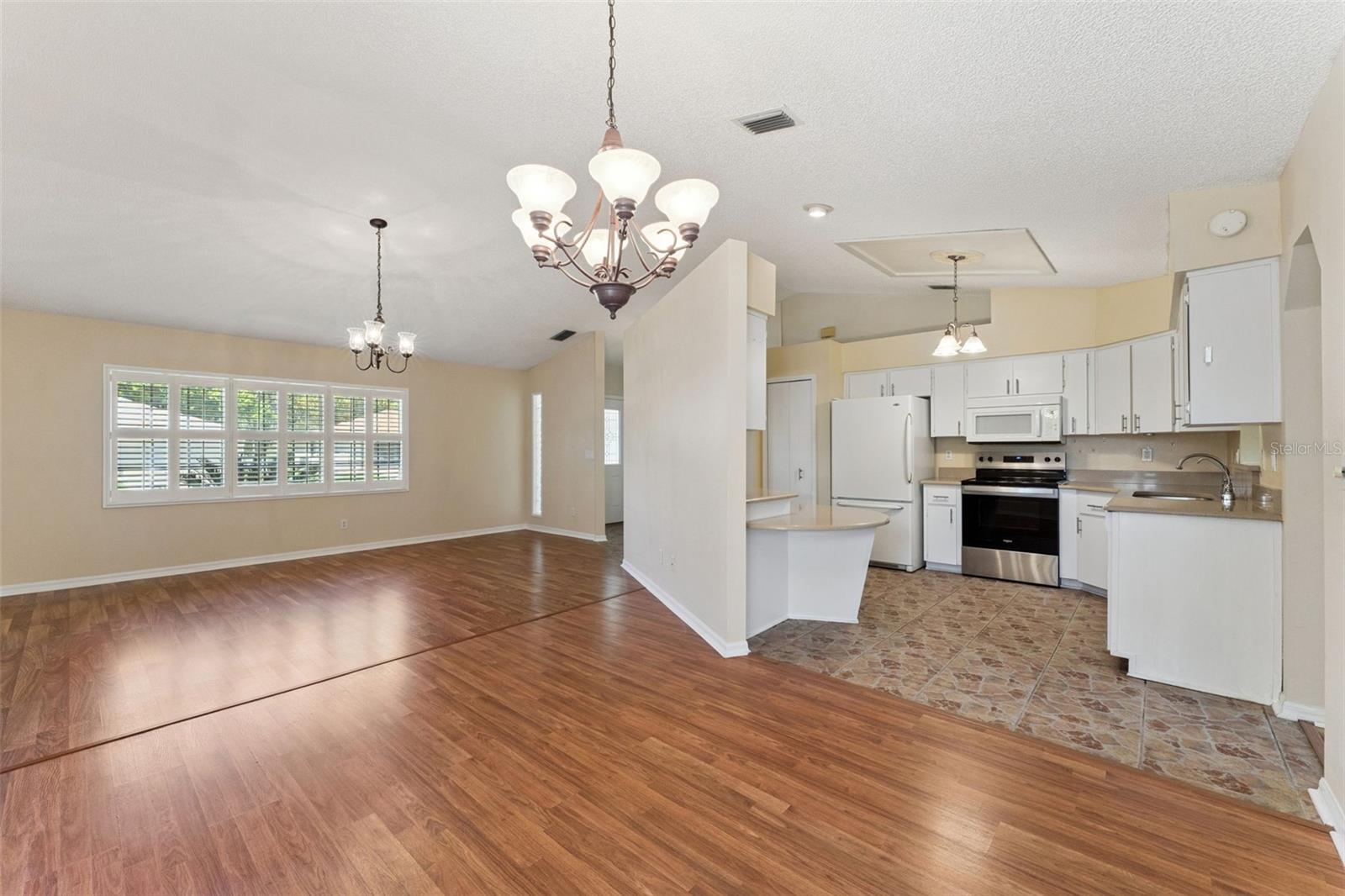 Image 11 of 93 For 27217 Racquet Circle