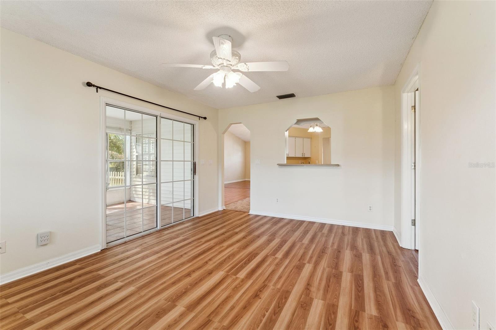 Image 17 of 93 For 27217 Racquet Circle