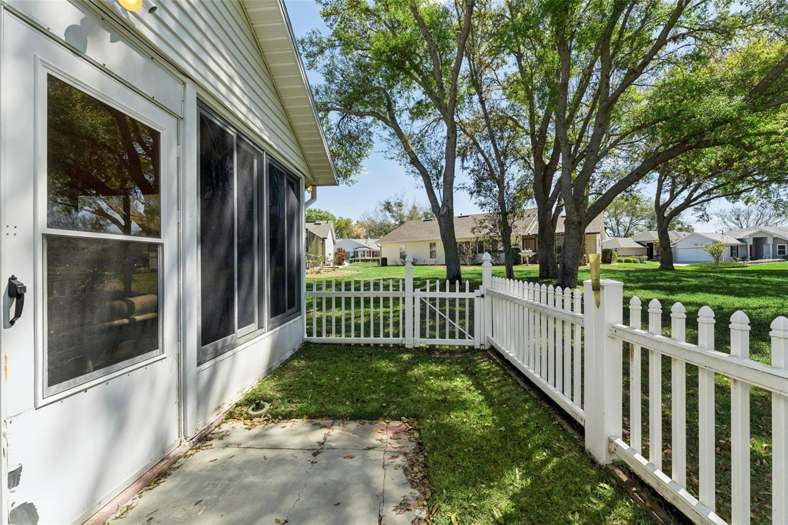 Image 32 of 93 For 27217 Racquet Circle