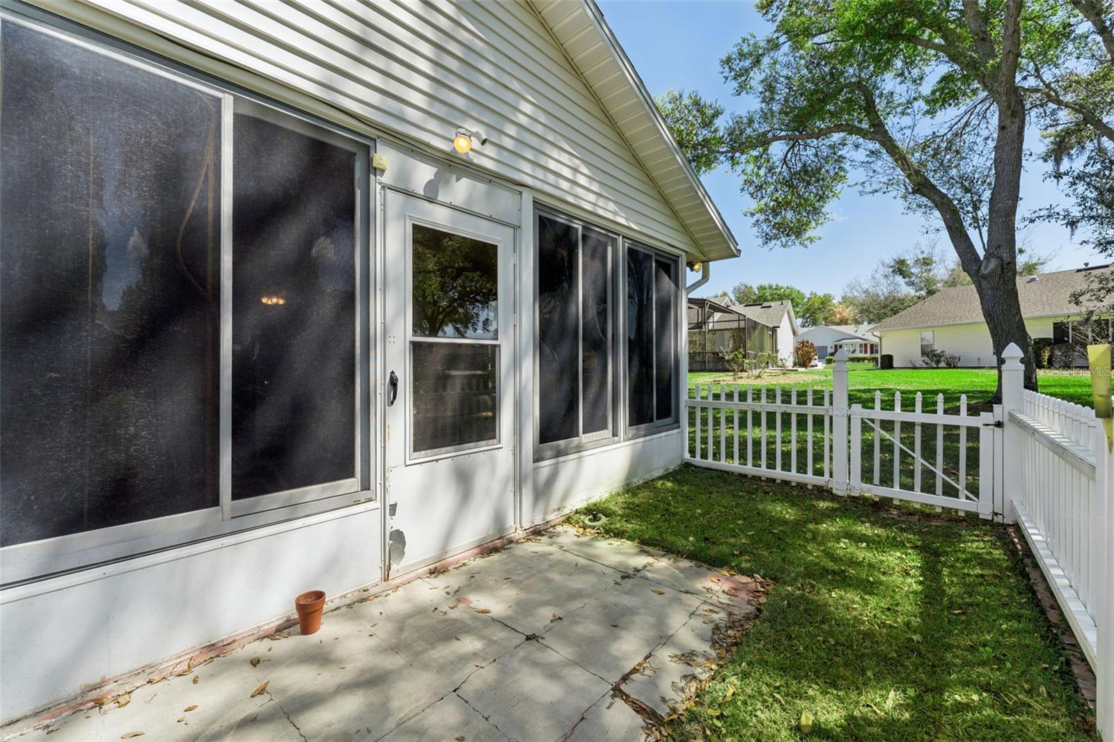 Image 33 of 93 For 27217 Racquet Circle