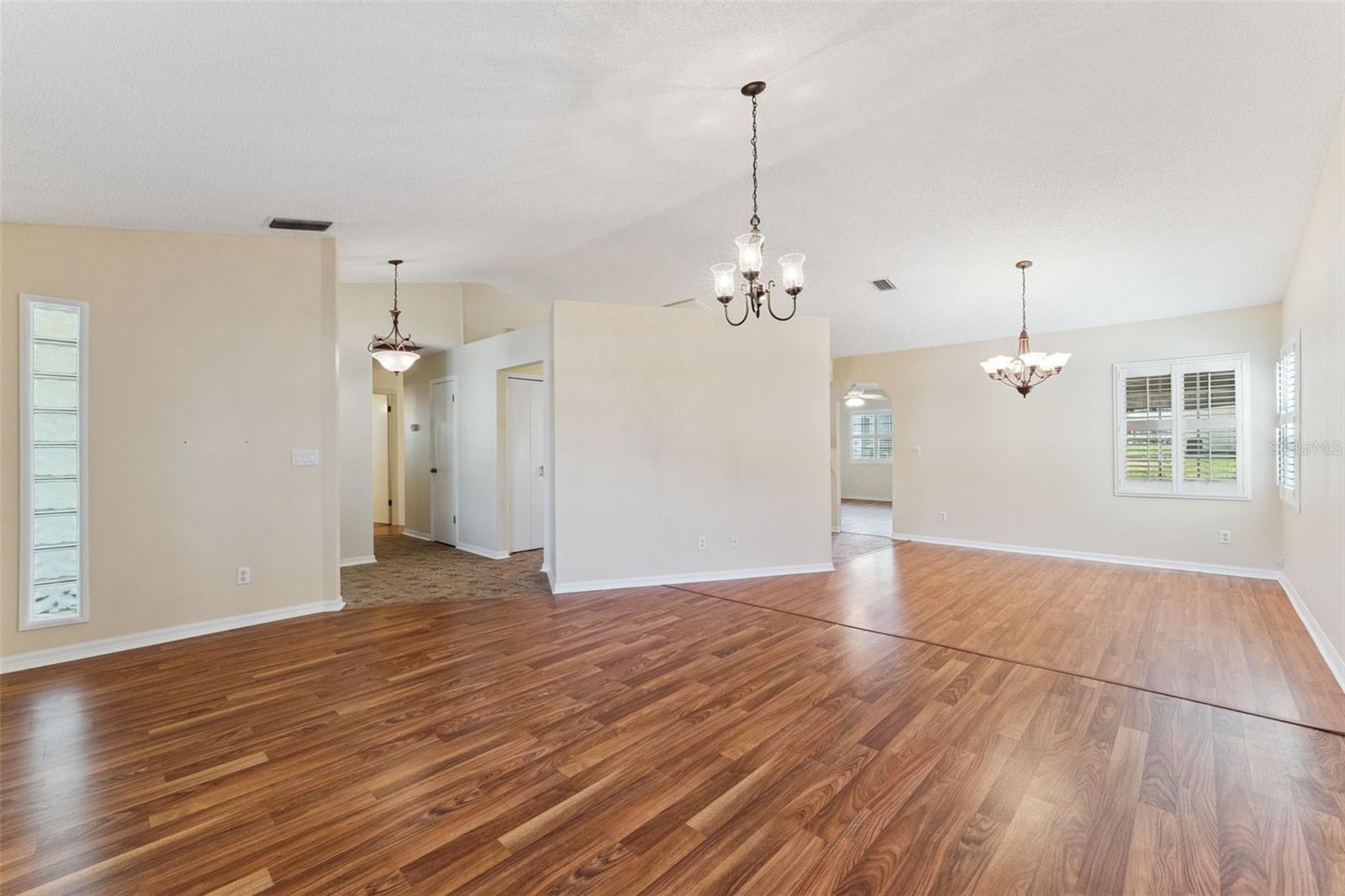 Image 7 of 93 For 27217 Racquet Circle