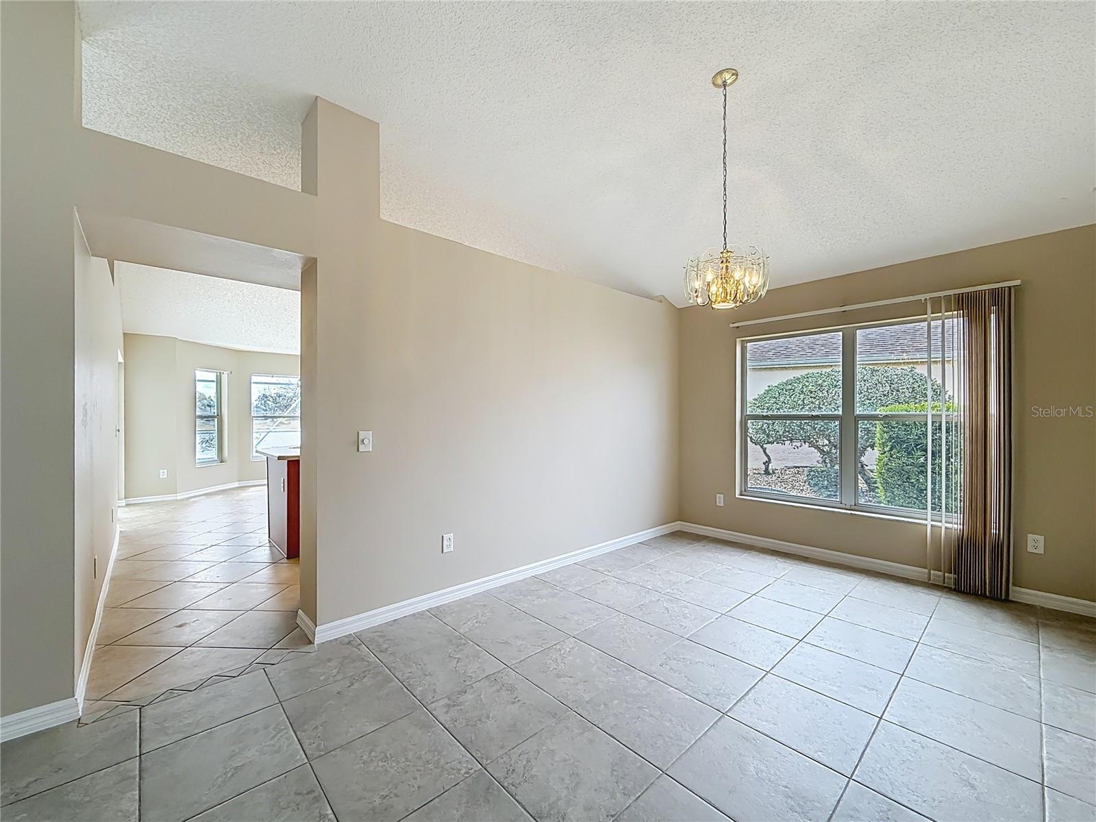 Listing photo id 11 for 2012 Enrique Drive