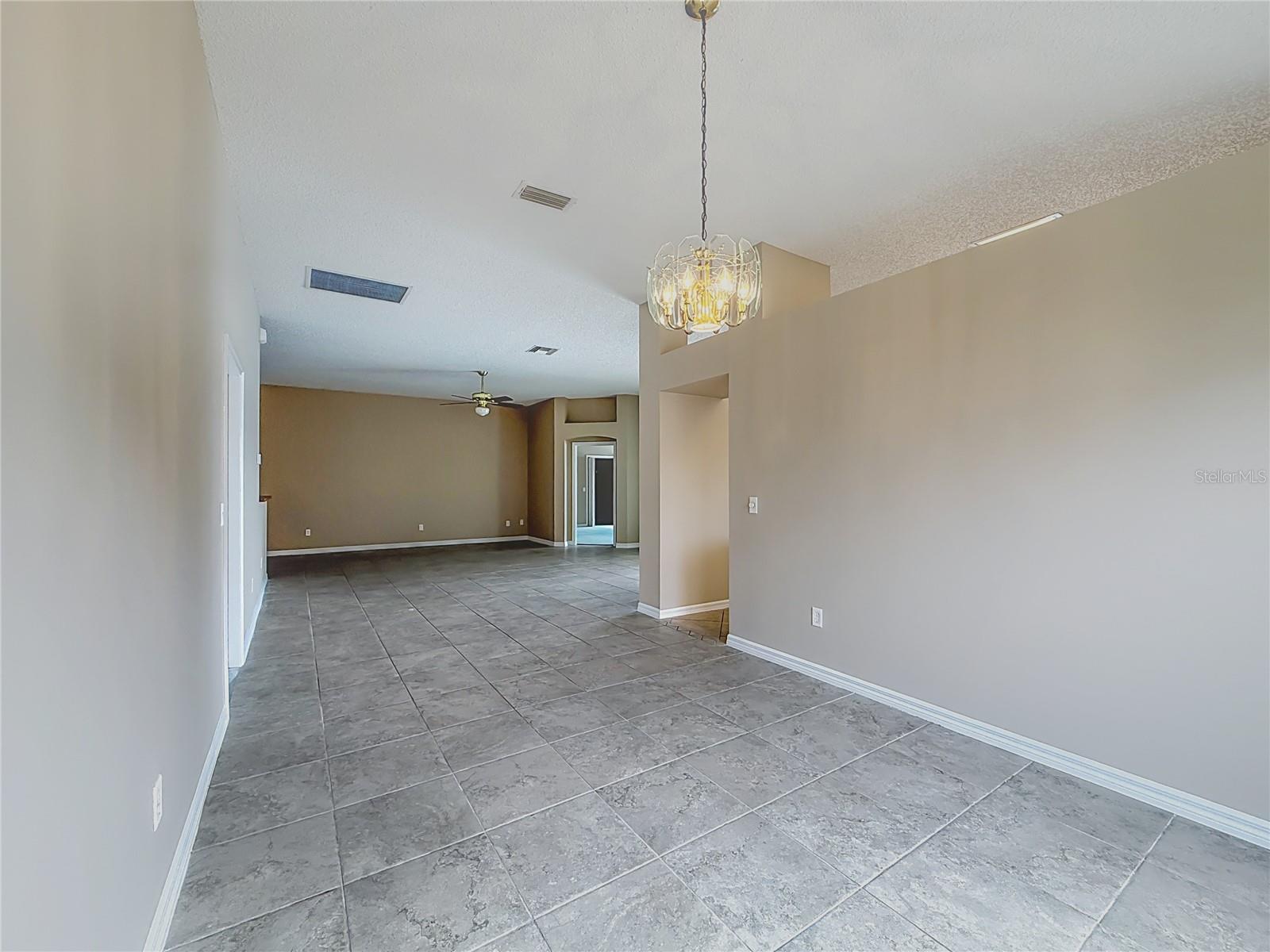 Listing photo id 12 for 2012 Enrique Drive