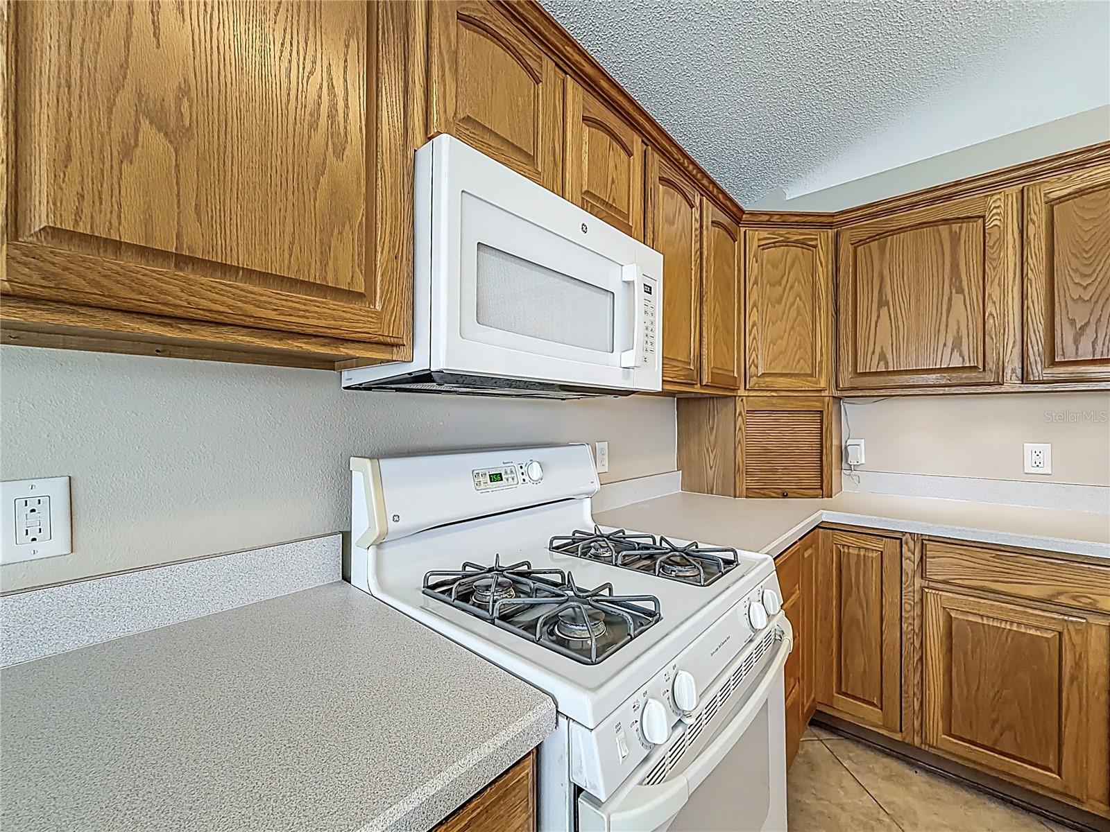 Listing photo id 17 for 2012 Enrique Drive