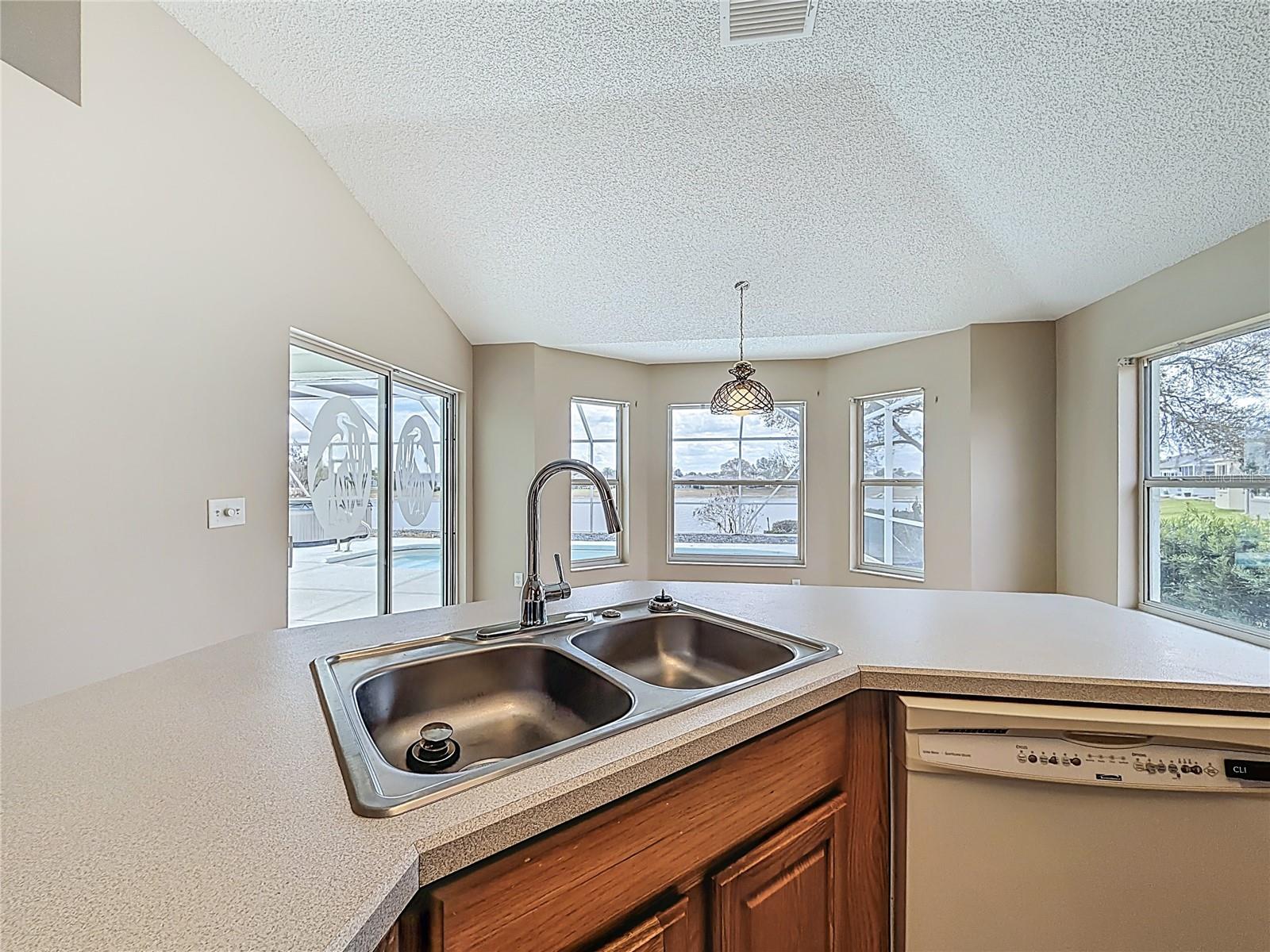 Listing photo id 19 for 2012 Enrique Drive