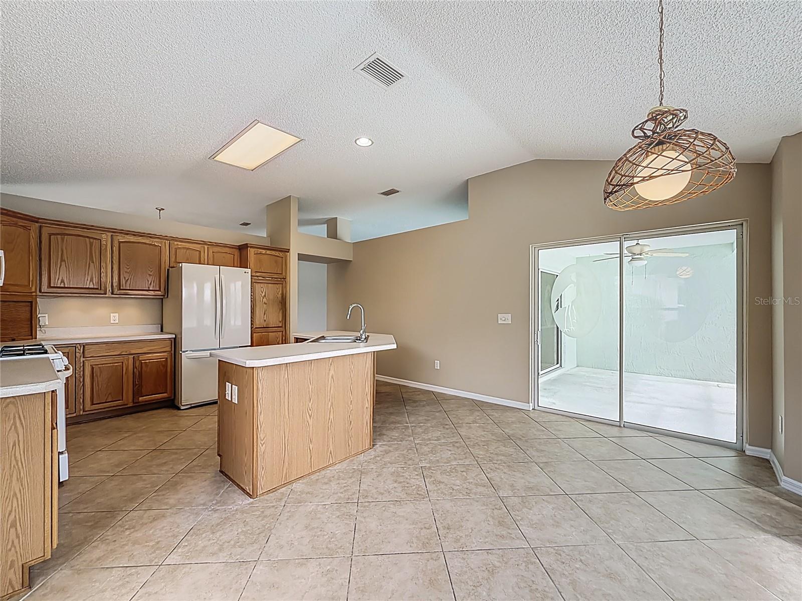 Listing photo id 21 for 2012 Enrique Drive