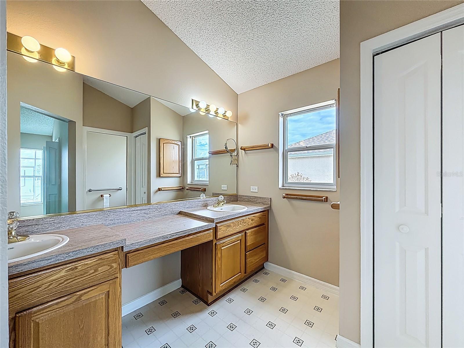 Listing photo id 36 for 2012 Enrique Drive