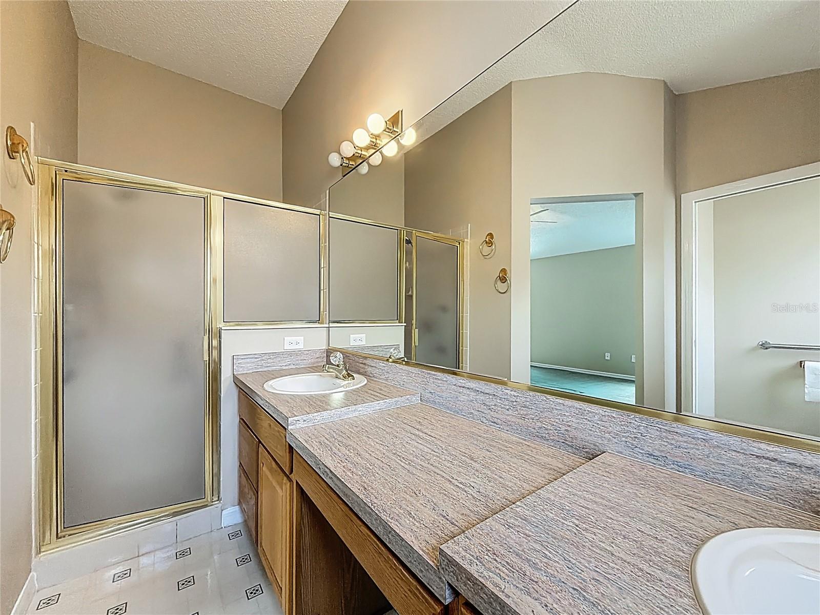 Listing photo id 37 for 2012 Enrique Drive