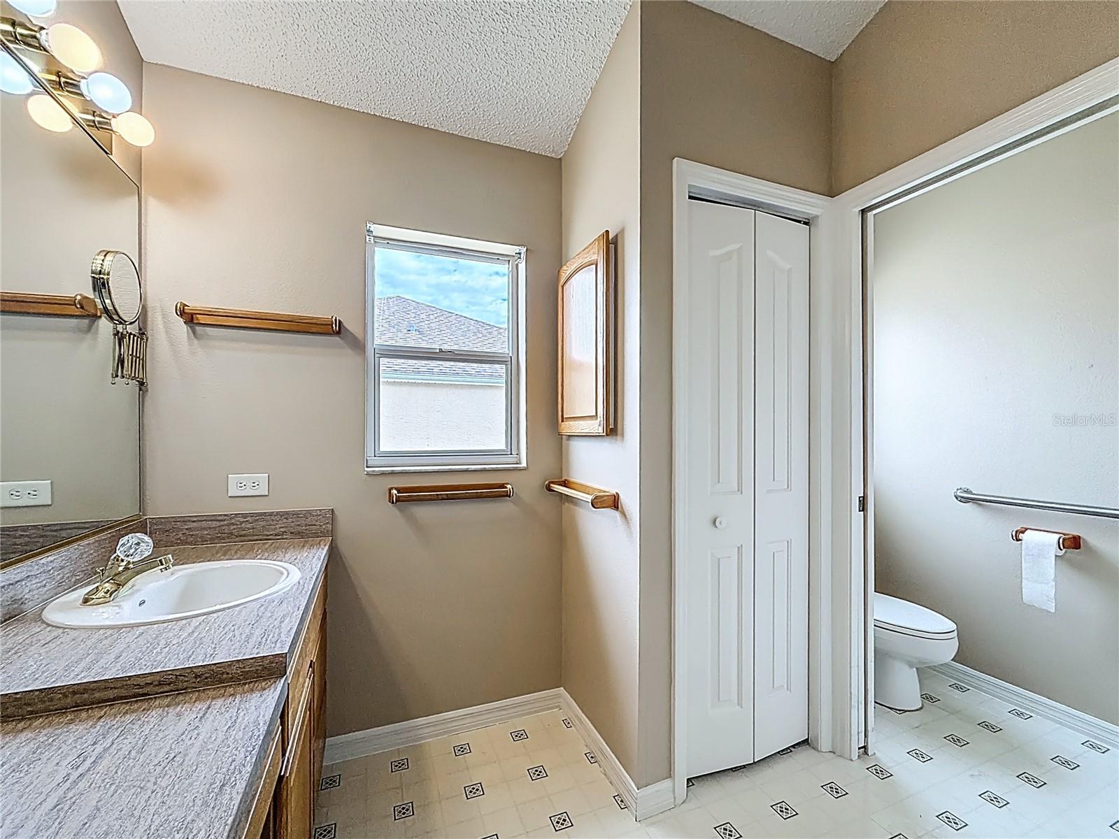 Listing photo id 39 for 2012 Enrique Drive