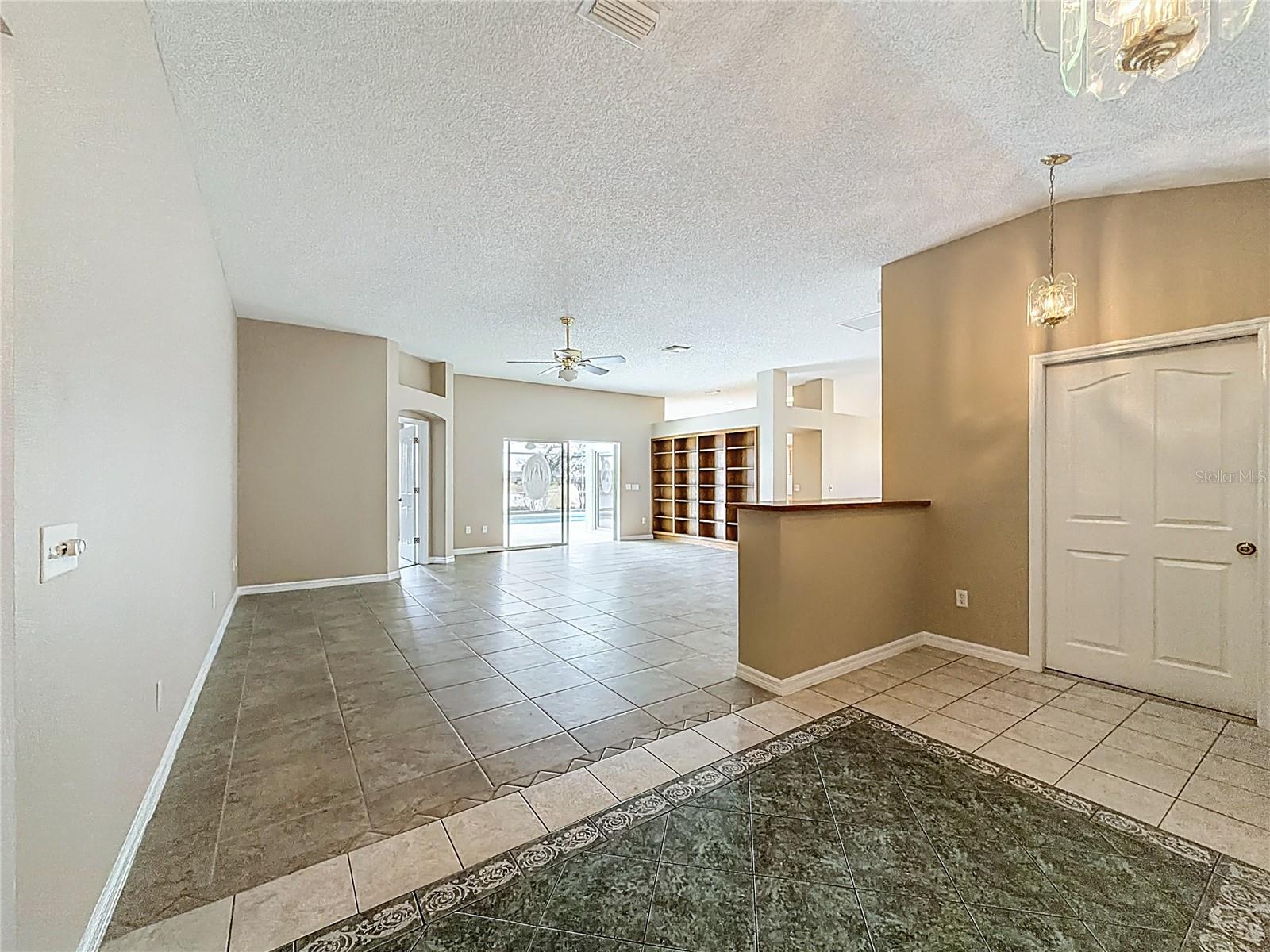 Listing photo id 4 for 2012 Enrique Drive