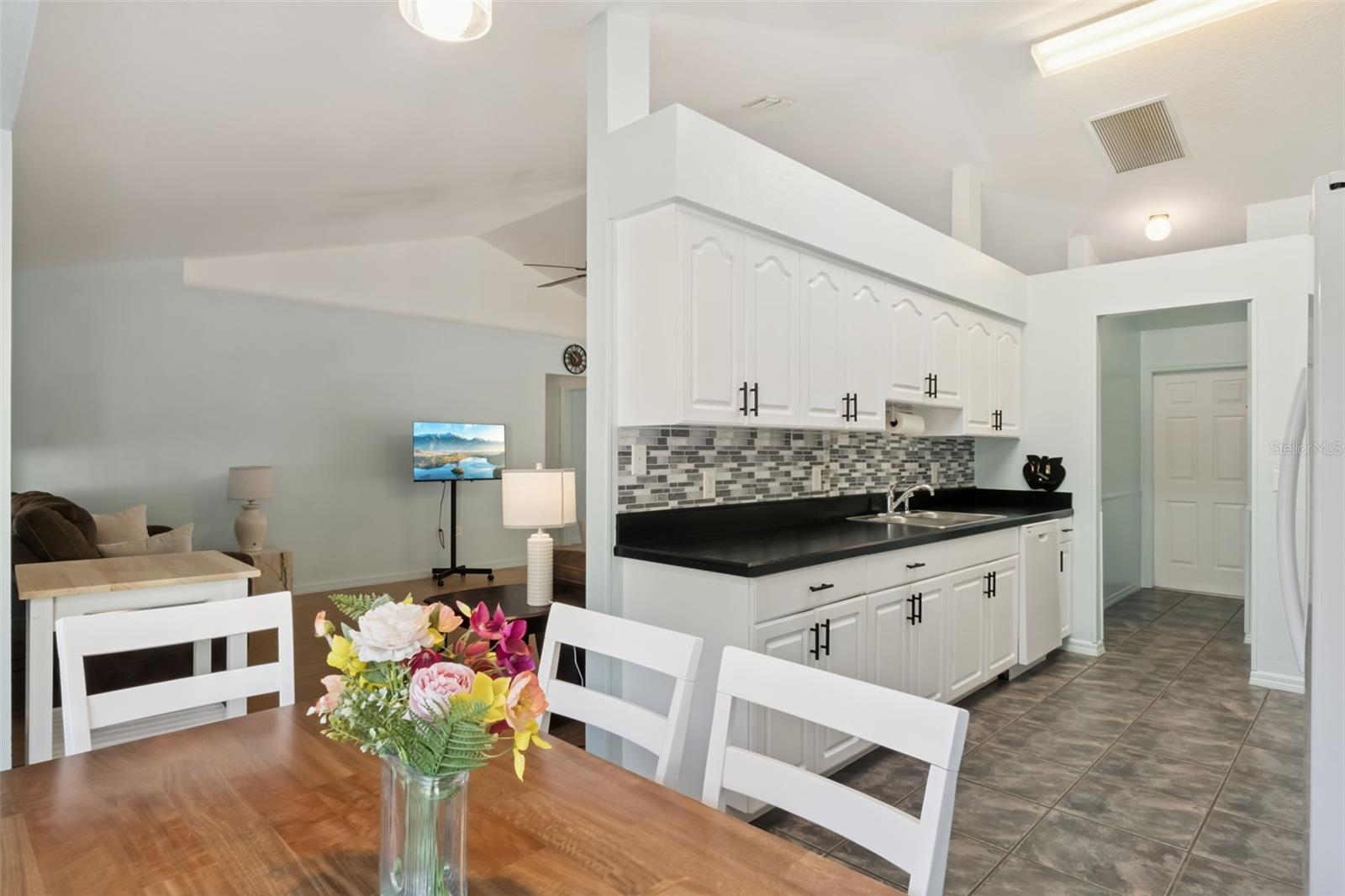 Image 22 of 45 For 1201 Doris Street