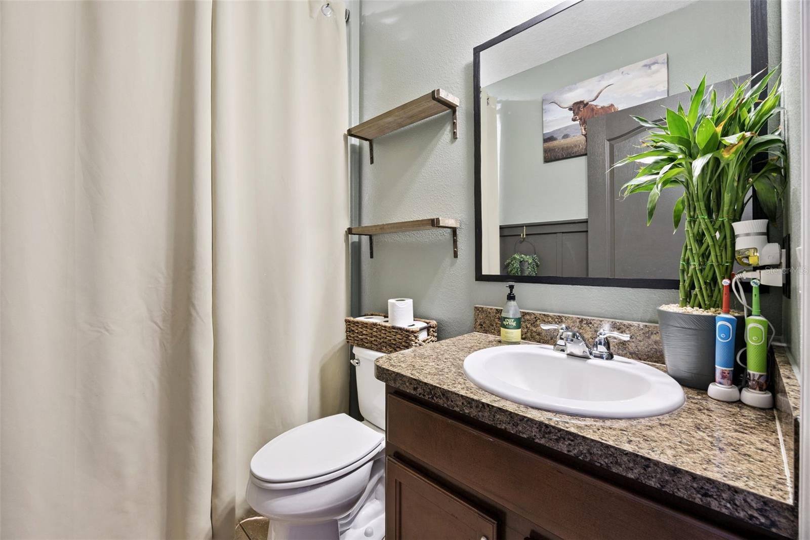 Image 19 of 28 For 725 Black Eagle Drive