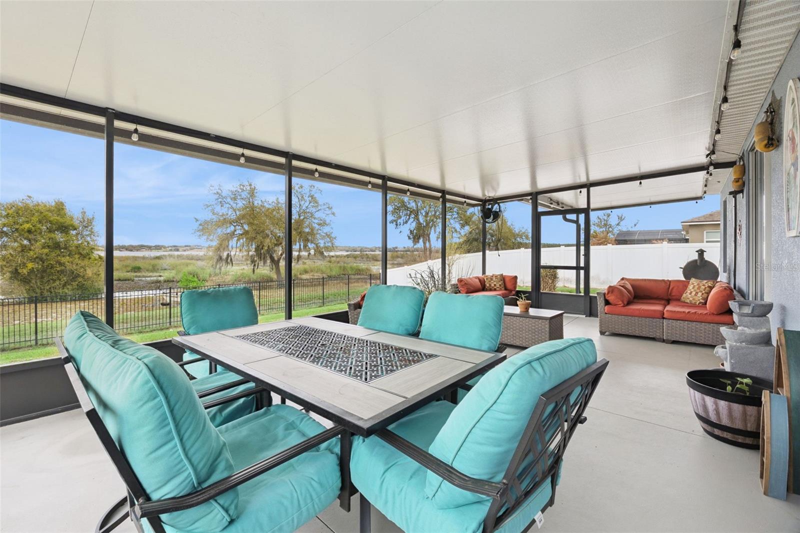 Image 21 of 28 For 725 Black Eagle Drive