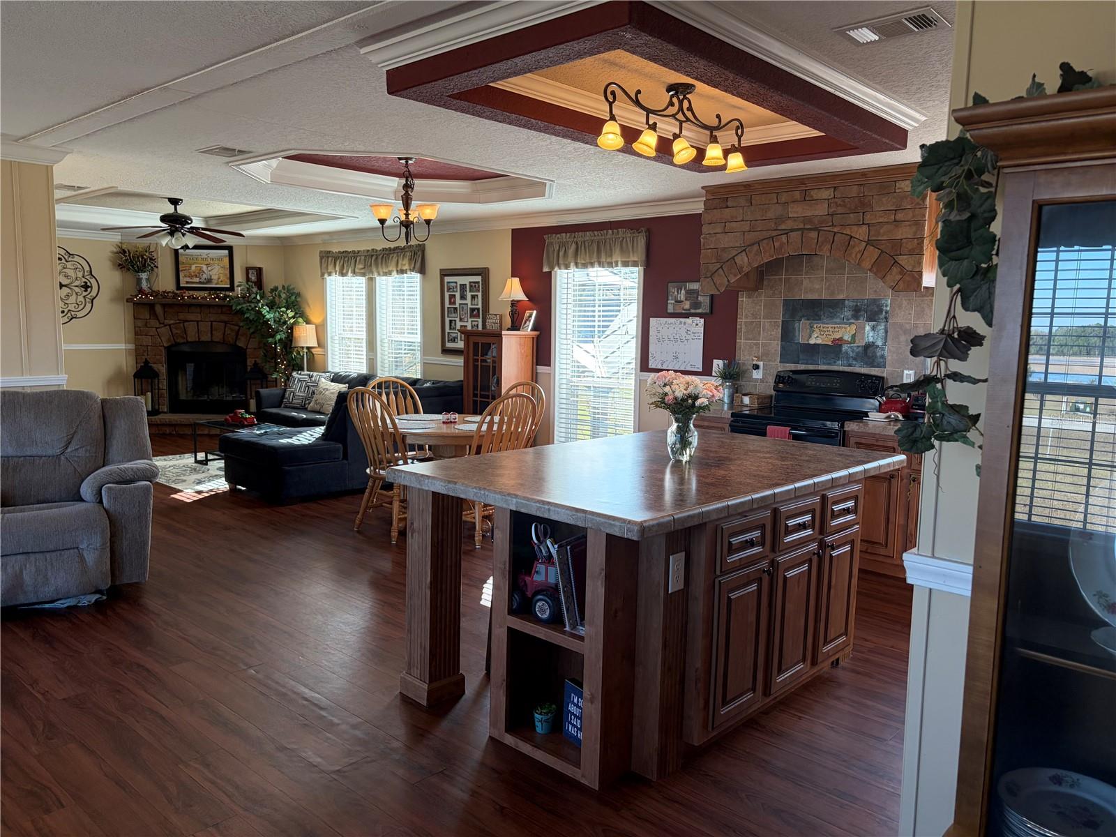 Image 21 of 59 For 8009 Sergeant Pepper Dr