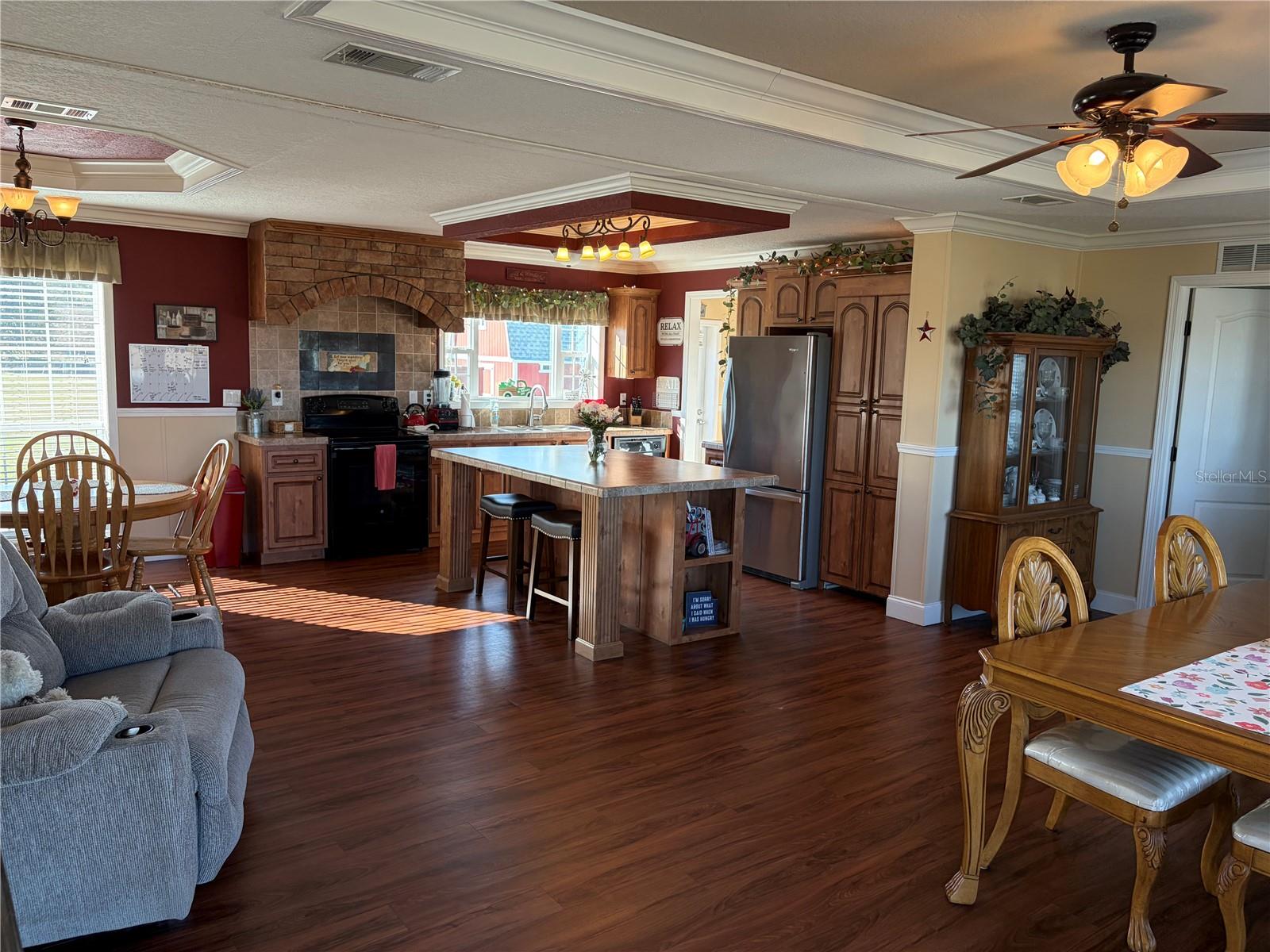 Image 24 of 59 For 8009 Sergeant Pepper Dr