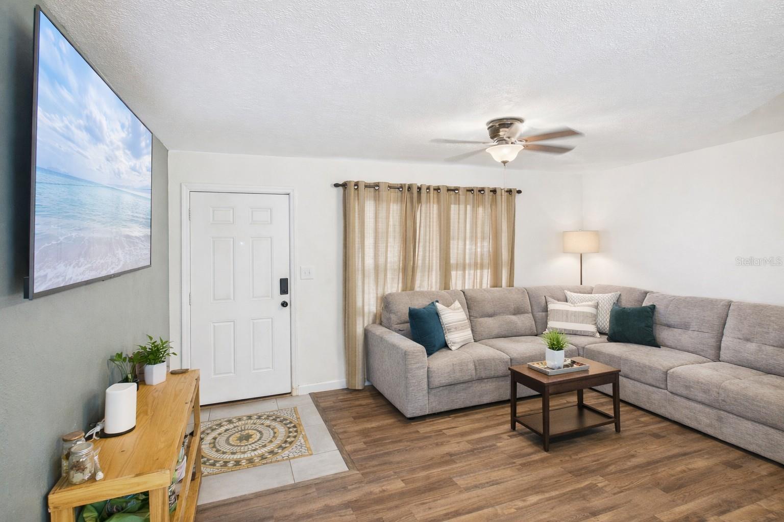 Image 2 of 11 For 1405 Pembrook Drive