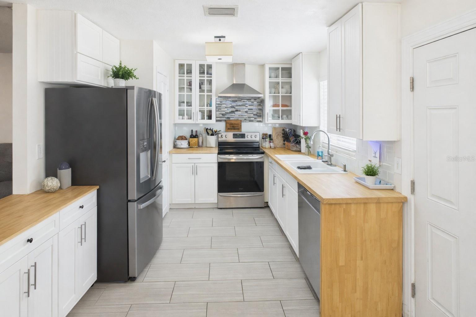 Image 4 of 11 For 1405 Pembrook Drive