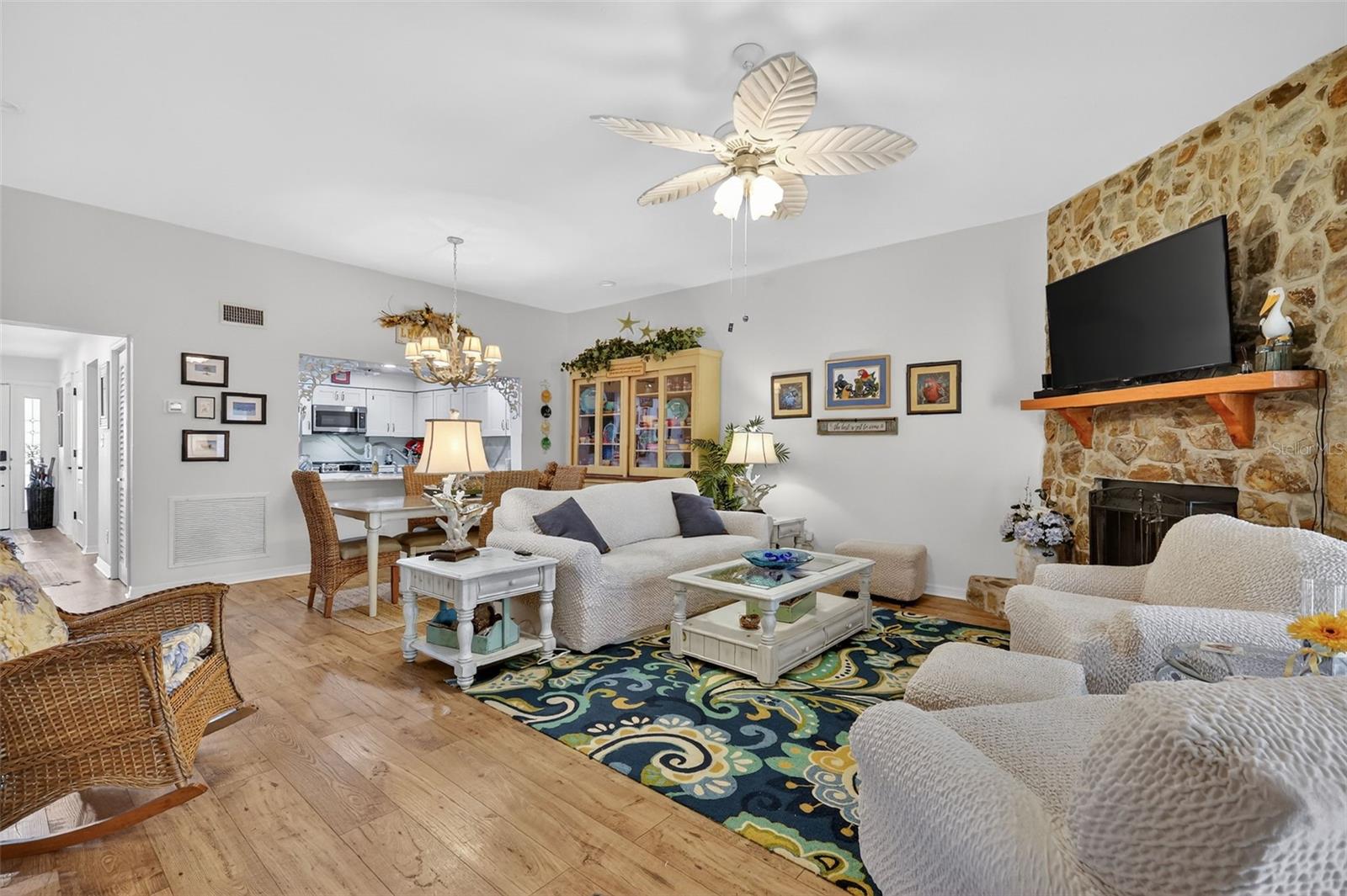 Image 11 of 34 For 913 Belle Oak Drive 0