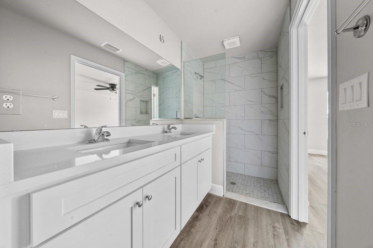 Image 21 of 31 For 9927 Athenia Drive