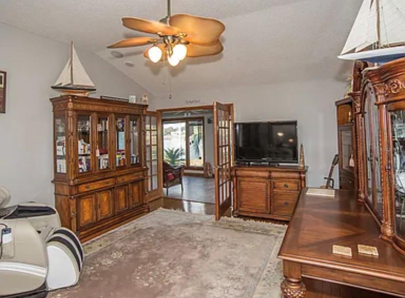 Image 8 of 23 For 307 Del Mar Drive