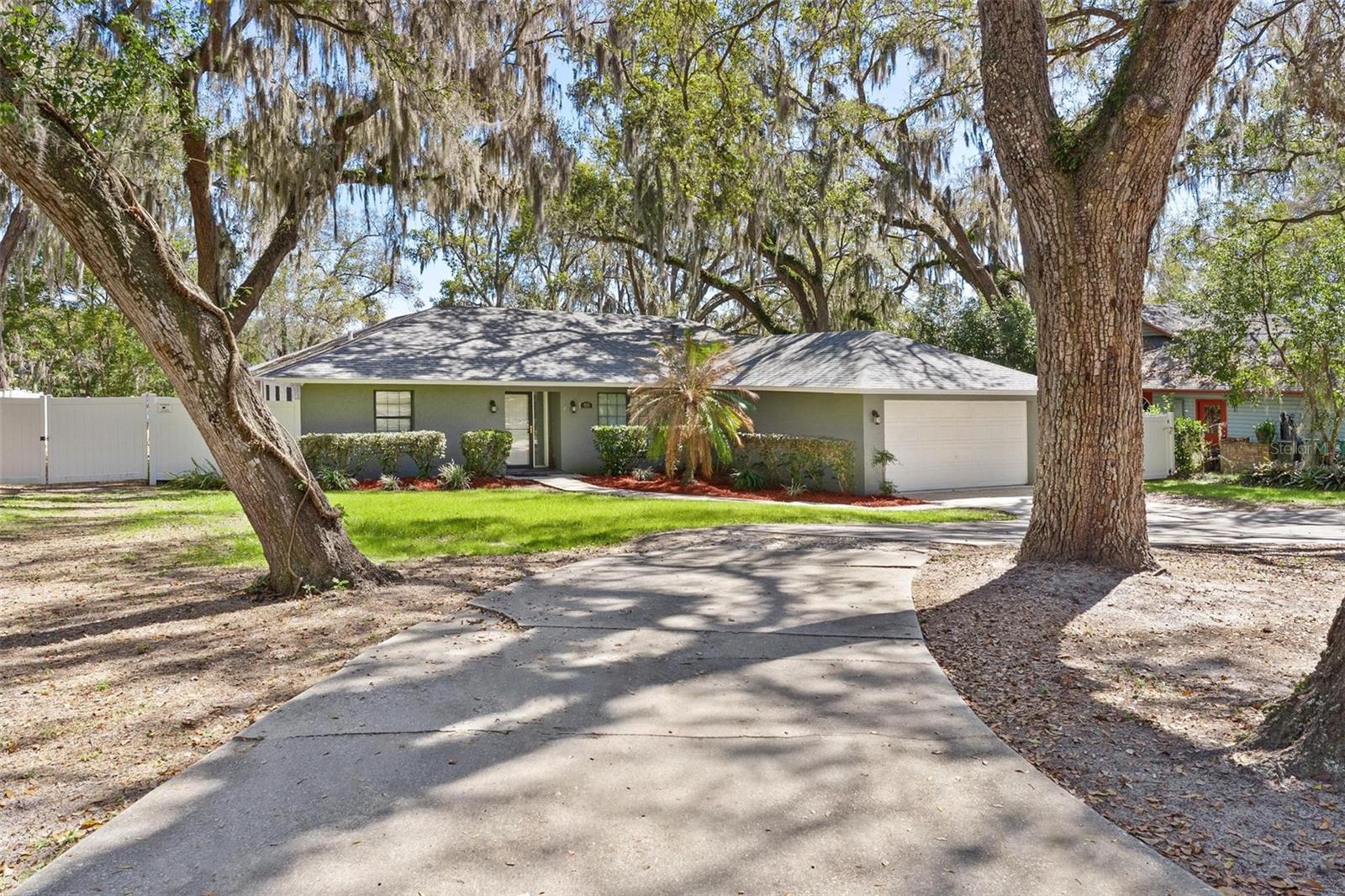 Details for 405 Mirror Lake Drive, FRUITLAND PARK, FL 34731