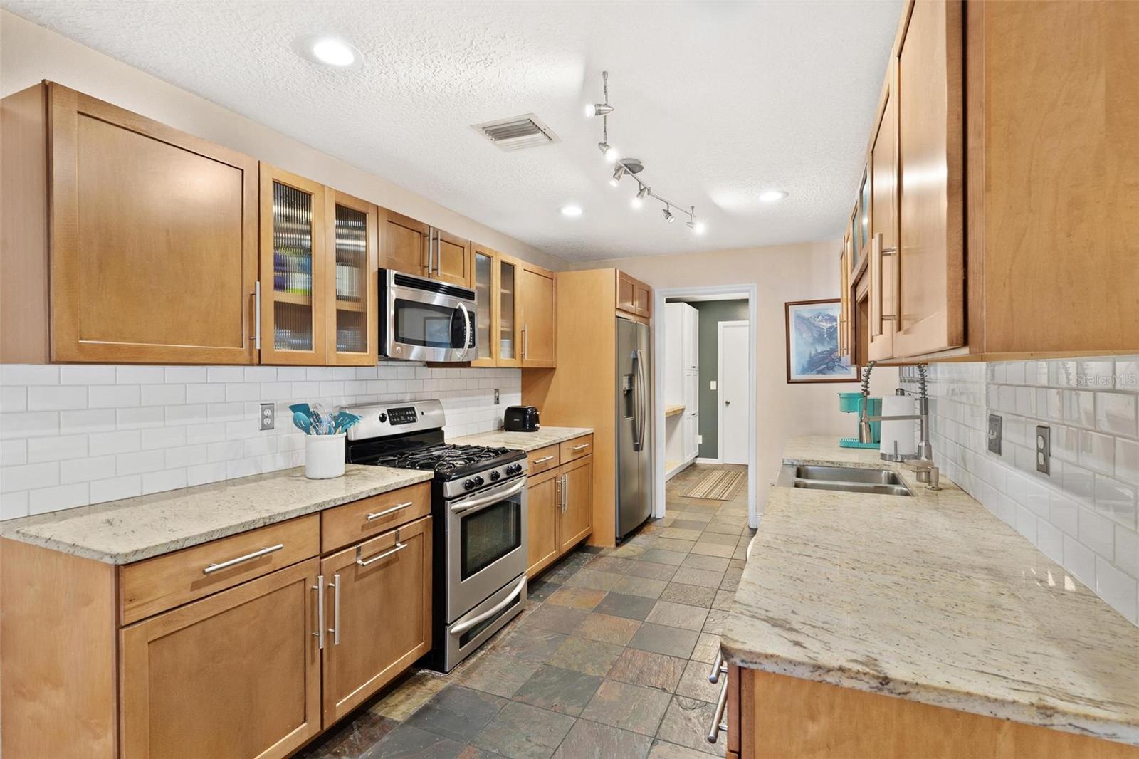 Image 11 of 44 For 405 Mirror Lake Drive